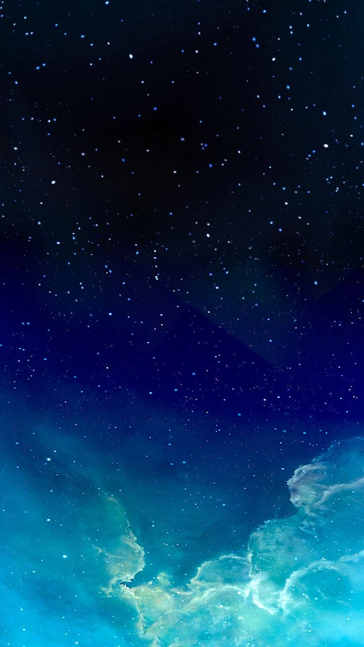 iOS 11 桌布 壁紙 — 一個令人嘆為觀止的宇宙場景，有旋轉的藍綠色星雲和無數星星，襯托著深靛藍色的虛空。