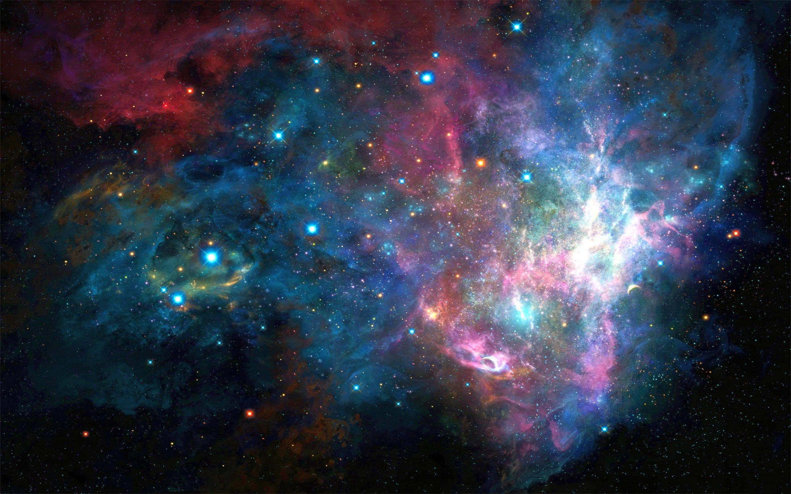 銀河 桌布 壁紙 — 一個令人嘆為觀止的宇宙星雲，在佈滿星星的黑色虛空中，旋轉著鮮豔的藍色、粉紅色和紅色。