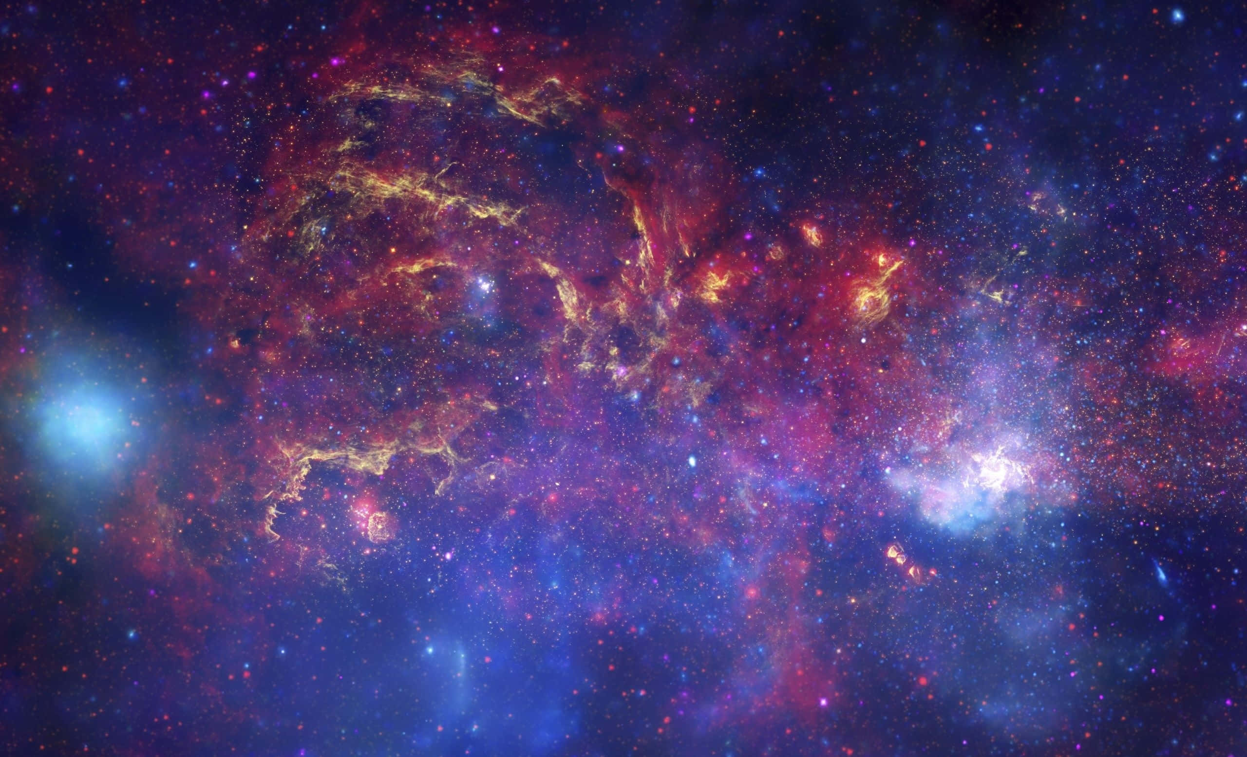 Beautiful Galaxy 桌布 壁紙 — 一個令人嘆為觀止的宇宙星雲，在星空中旋轉著火紅、金色和深藍色。