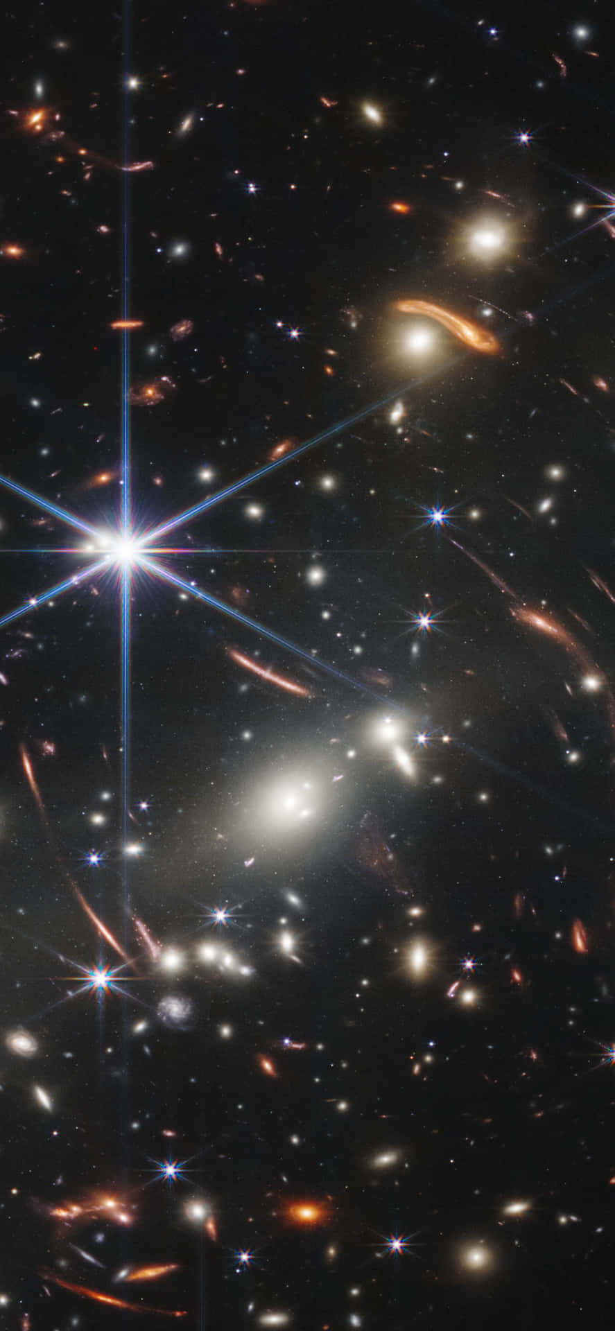 一個充滿星系和恆星的深空視野，帶有鏡頭光暈效果。 — King Von 壁紙