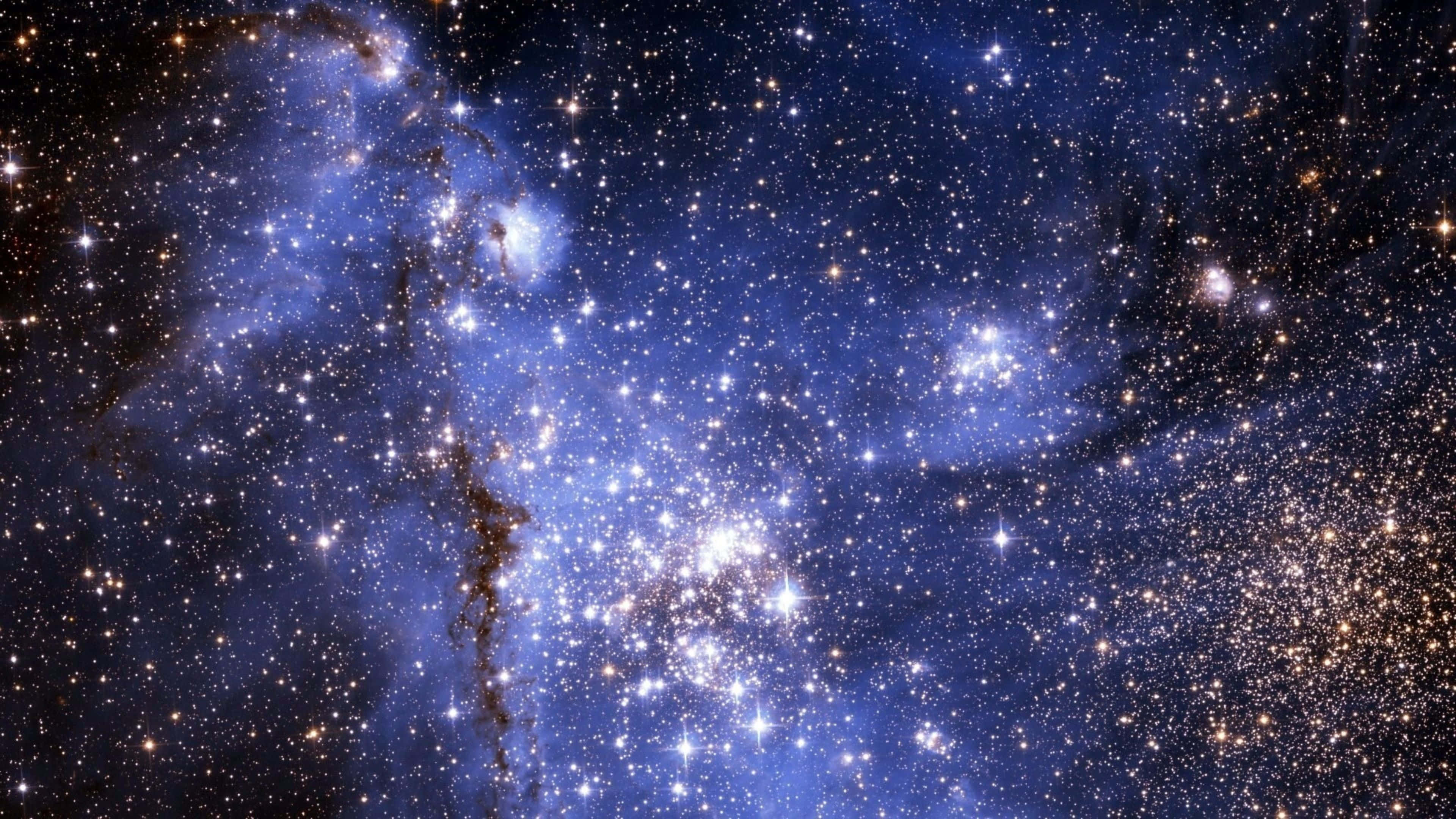 NASA 動態圖片 桌布 壁紙 — 一個令人嘆為觀止的星空景觀，閃爍的藍色星雲和無數明亮的星星在深邃的宇宙藍色背景上。