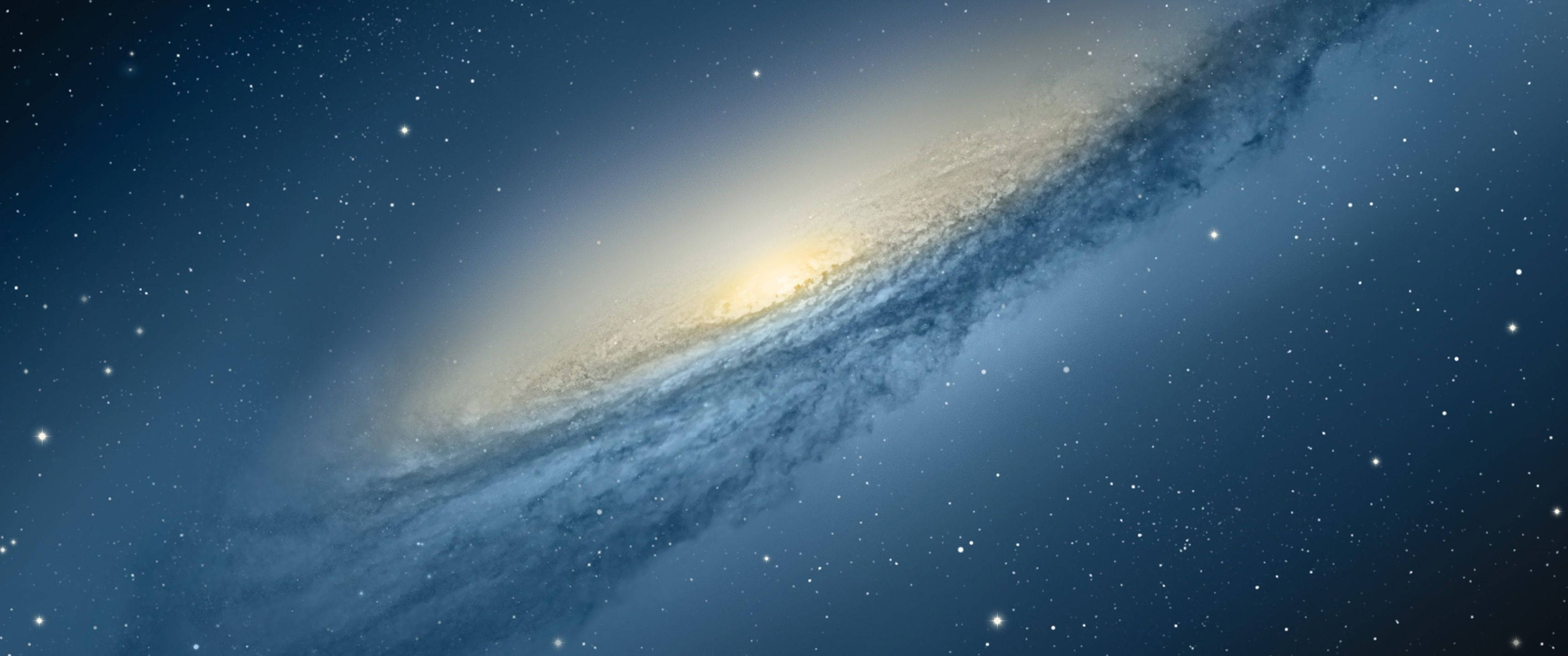 銀河 桌布 壁紙 — 一個令人嘆為觀止的螺旋星系，在深藍色星空中閃耀著金色光芒。