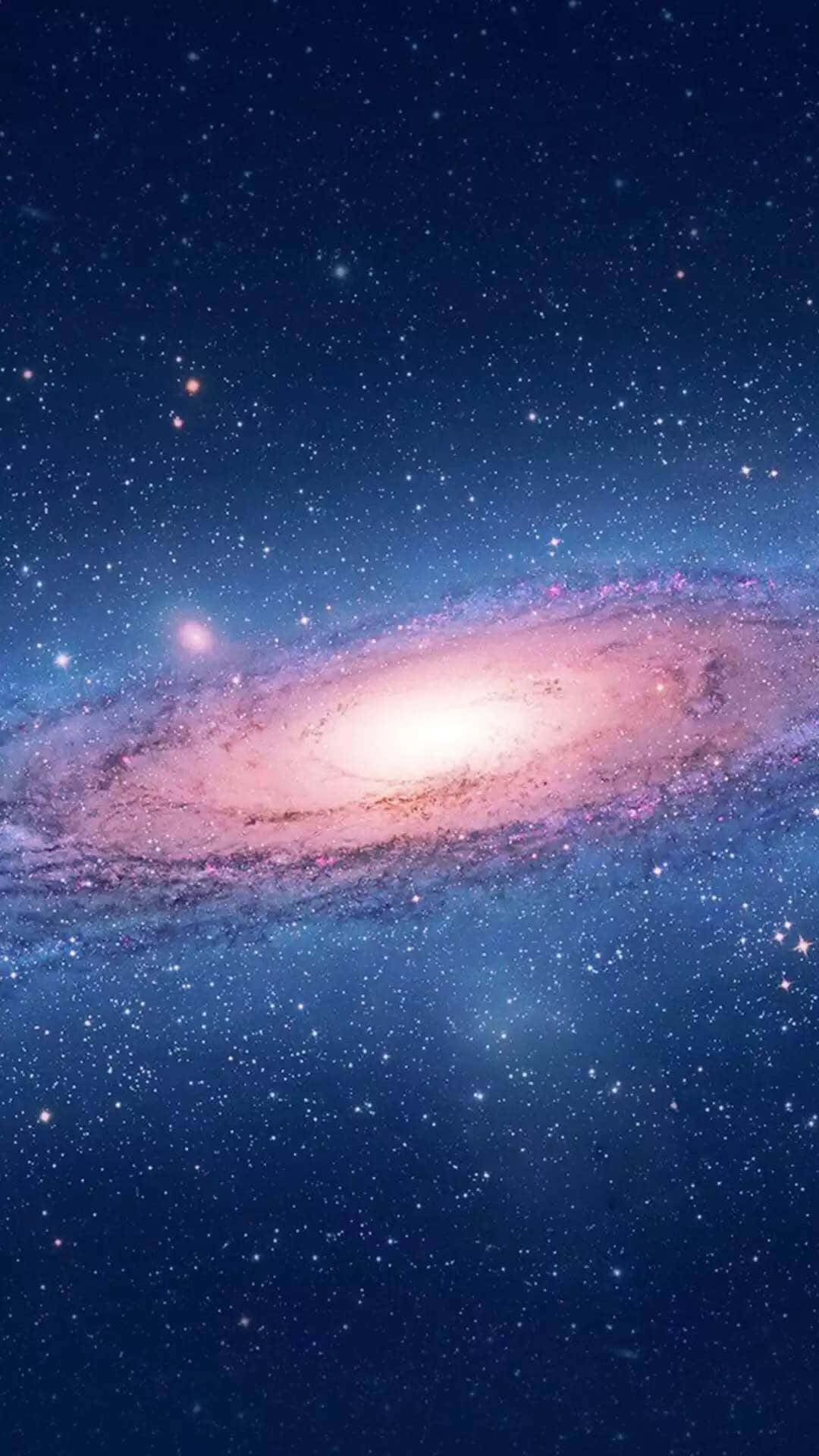 銀河 桌布 壁紙 — 一個令人嘆為觀止的螺旋星系，在深空星場中散發著粉紅色和藍色的光芒。