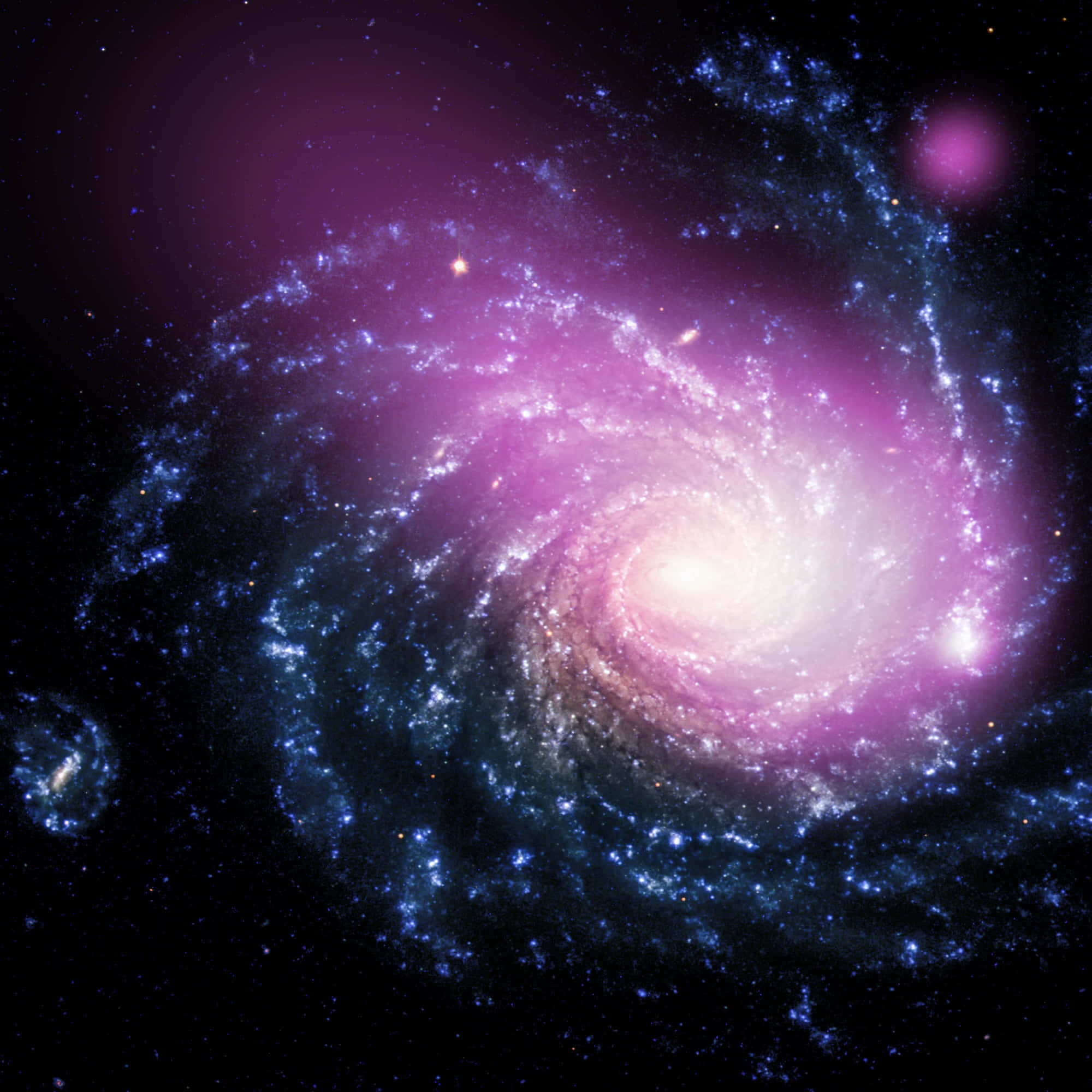 Nasa Galaxy 桌布 壁紙 — 一個令人嘆為觀止的螺旋星系，在繁星點點的宇宙背景下，旋轉著充滿活力的紫色和藍色色調。