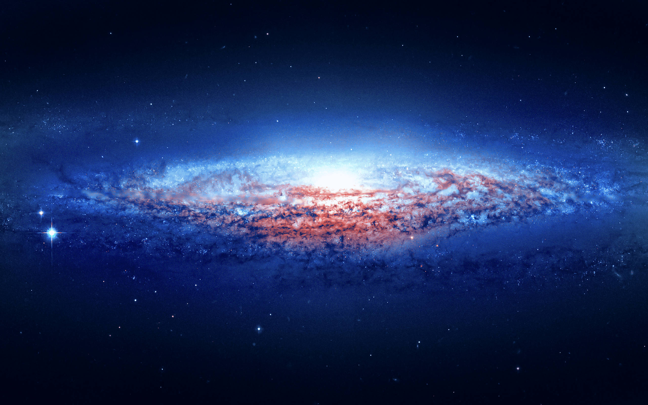 4K ultra HD galaxy 桌布 壁紙 — 一個令人嘆為觀止的螺旋星系，在繁星點點的宇宙背景下散發出藍色和紅色的色調。