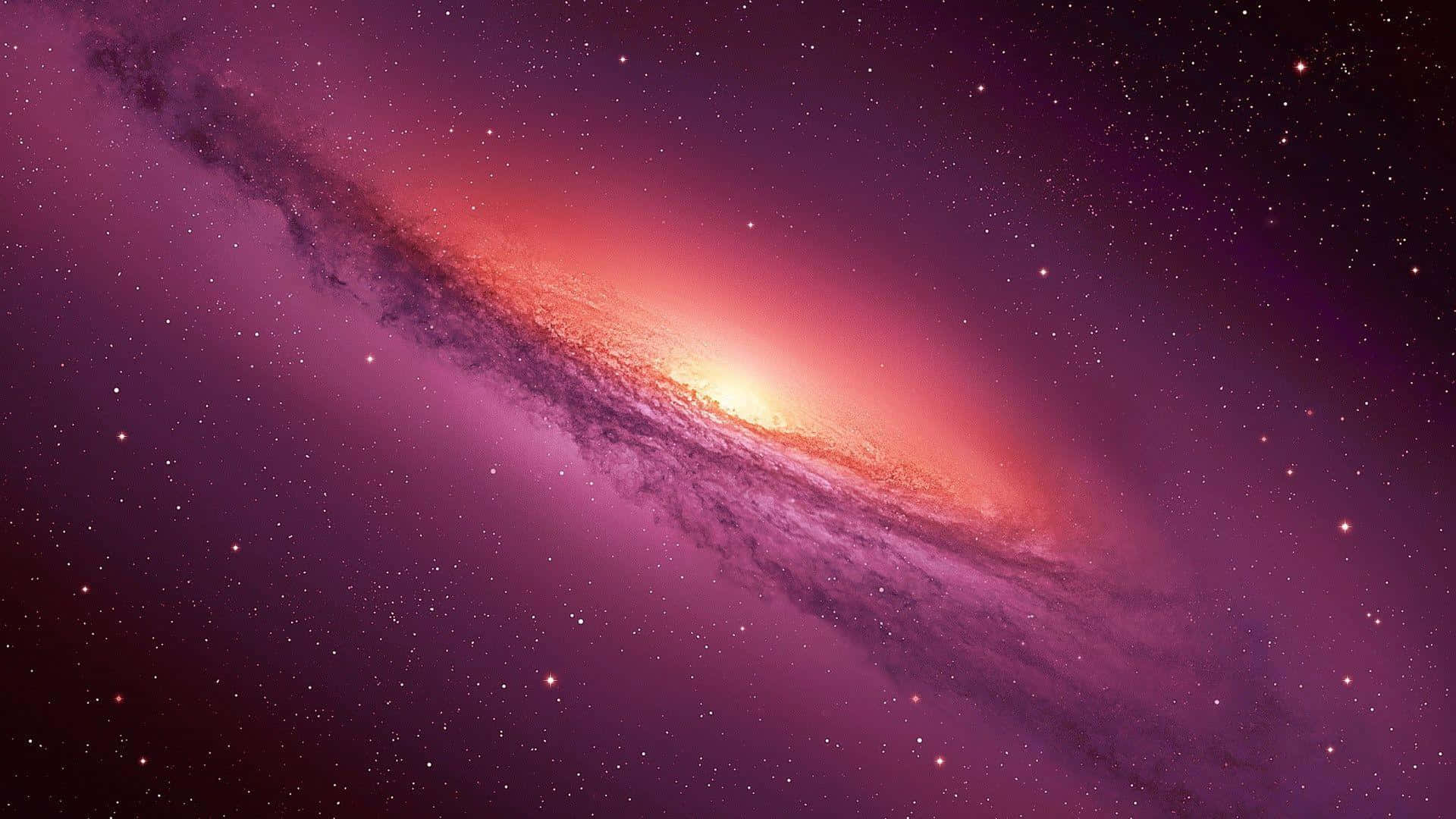 Cosmic Rays 桌布 壁紙 — 一個令人嘆為觀止的螺旋星系在星空中散發著耀眼的橙色和深紫色調。