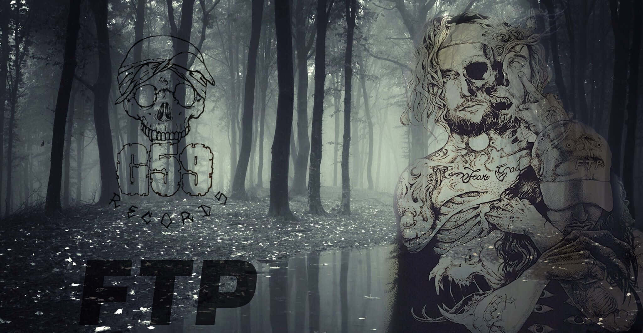 Ftp 桌布 壁紙 — 一個令人毛骨悚然的紋身骷髏，戴著骷髏帽，站在薄霧森林中，旁邊是一個在昏暗光線下的反射池。
