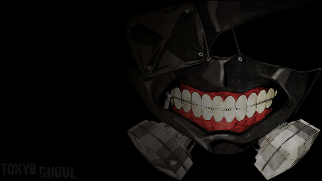 Kaneki's Mask 桌布 壁紙 — 一個令人畏懼的特寫鏡頭，顯示一個食屍鬼戴著頭盔的臉，露出牙齒和牙套的咧嘴笑，背景為黑色。