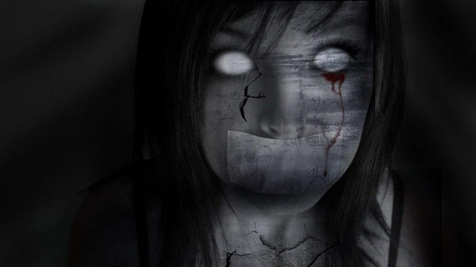 Cool Scary 桌布 壁紙 — 一個令人難忘的數位藝術肖像，描繪一位女性在黑暗詭異的環境中，擁有發光的眼睛、血痕和封住的嘴巴。