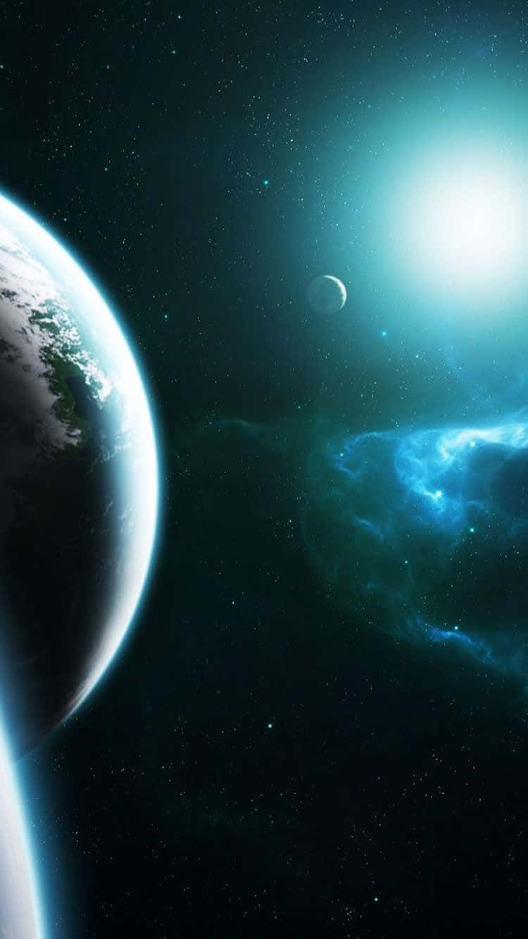 太陽 桌布 壁紙 — 一個令人驚嘆的宇宙景觀，展示了一顆擁有可見大陸和海洋的行星、一個發光的藍色星雲，以及一顆照亮黑暗虛空的明亮恆星。