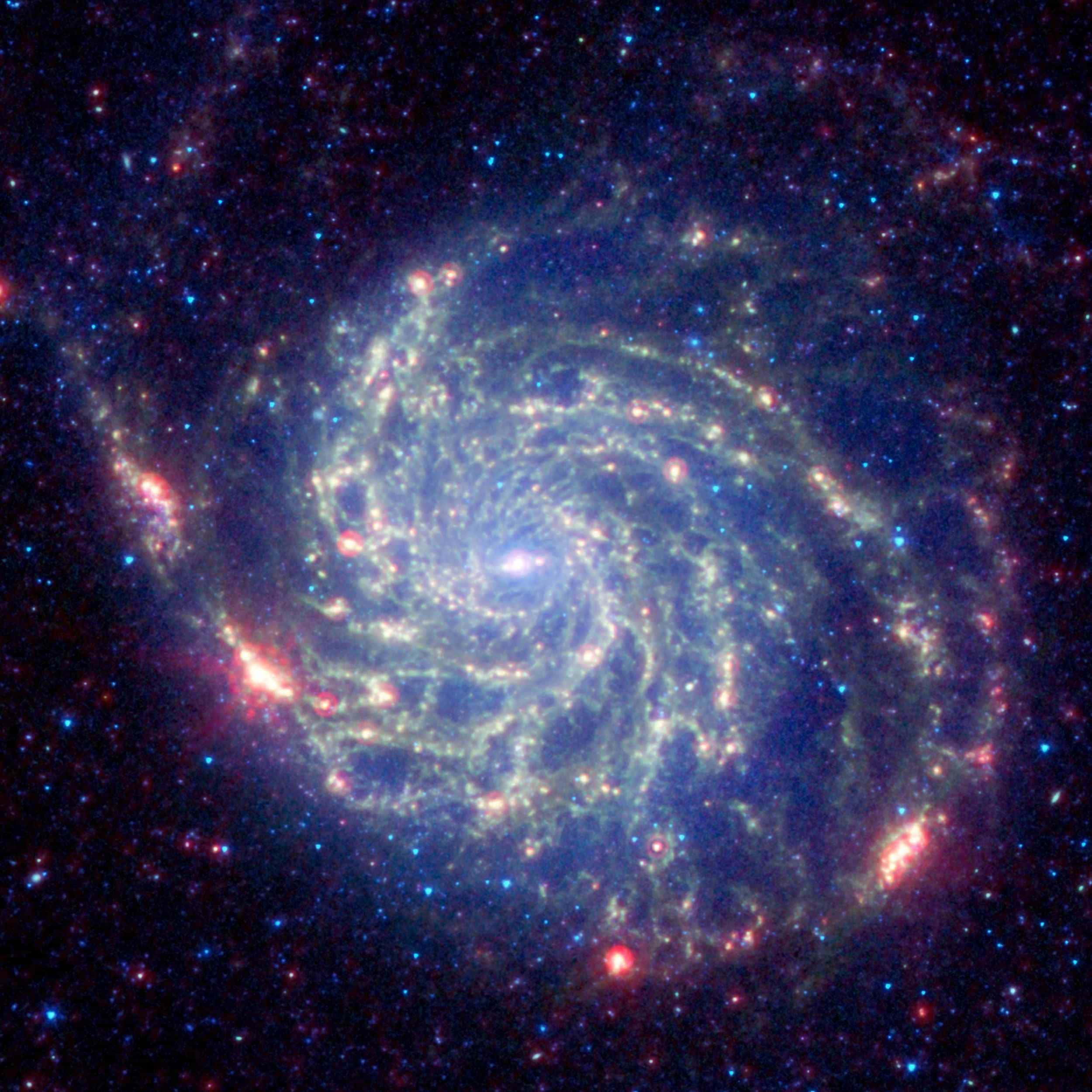 Nasa Galaxy 桌布 壁紙 — 一個令人驚嘆的螺旋星系，在黑暗的宇宙背景下旋轉著發光的藍色和紅色恆星。