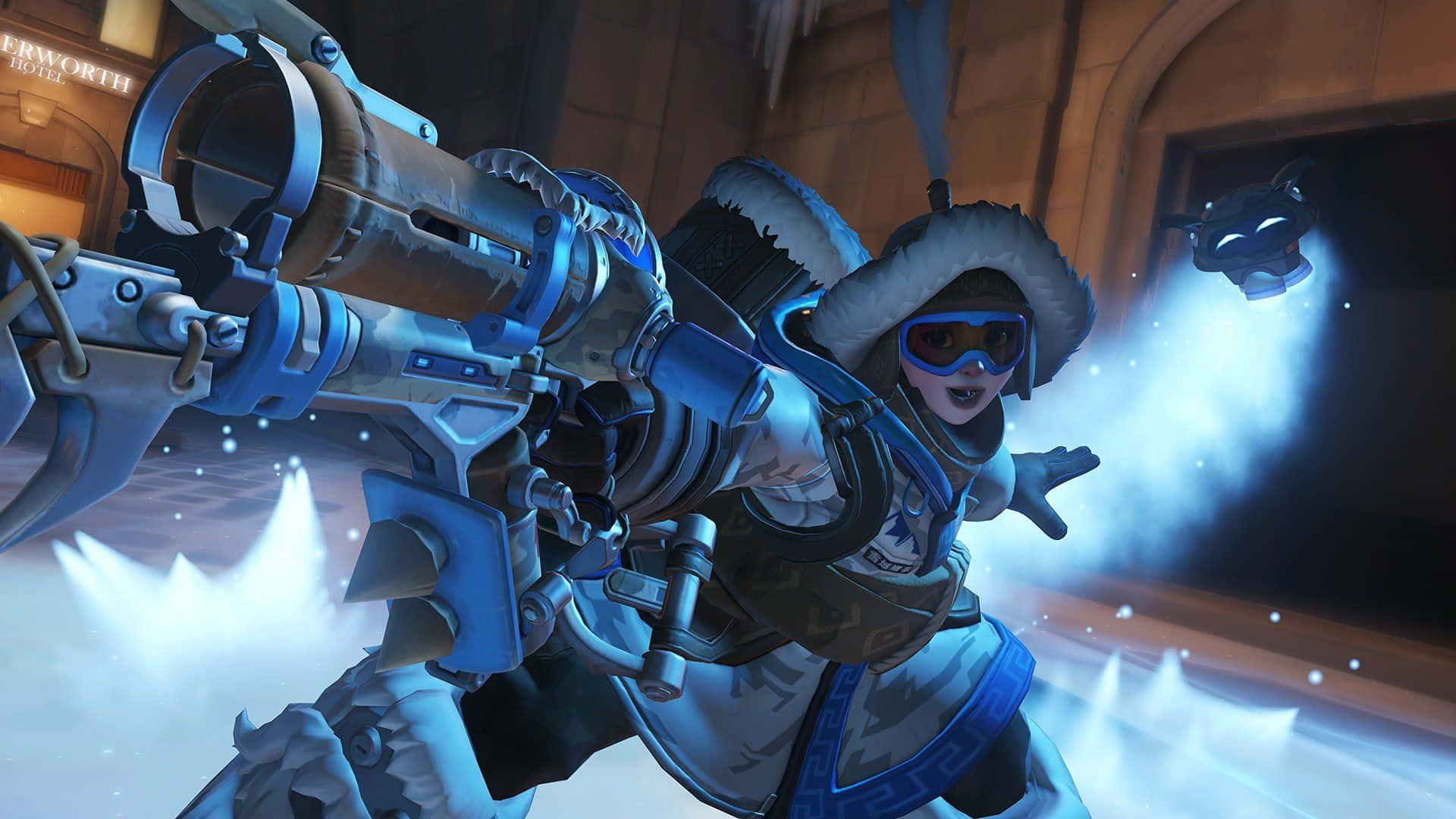 Overwatch Mei 桌布 壁紙 — 一個以雪為主題的《鬥陣特攻》英雄在冰冷的室內競技場中瞄準一把巨大的藍色武器，並帶有發光效果。