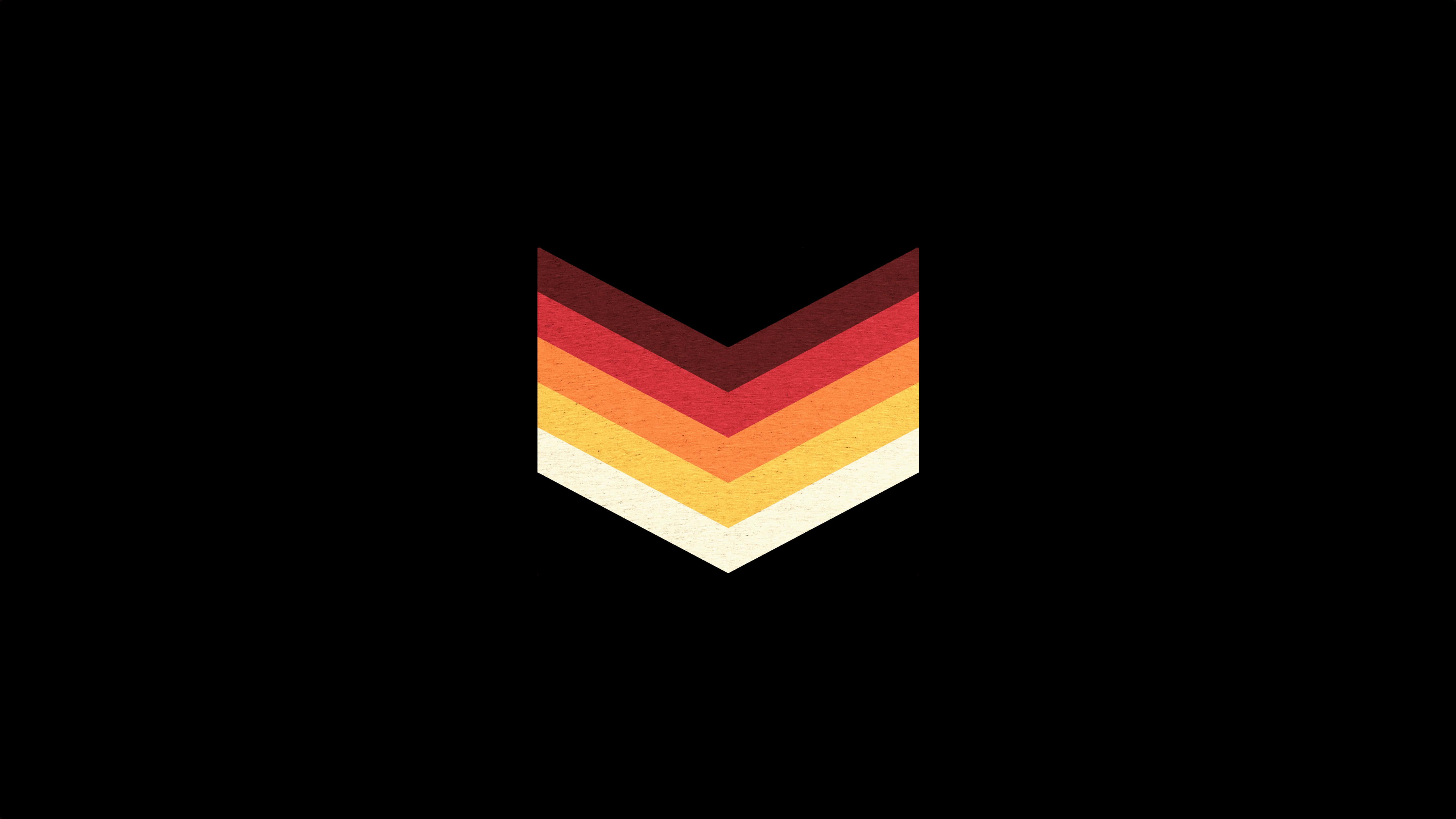 Mkbhd 桌布 壁紙 — 一個以黑色背景為中心、採用暖色漸變色調的風格化人字形圖案。
