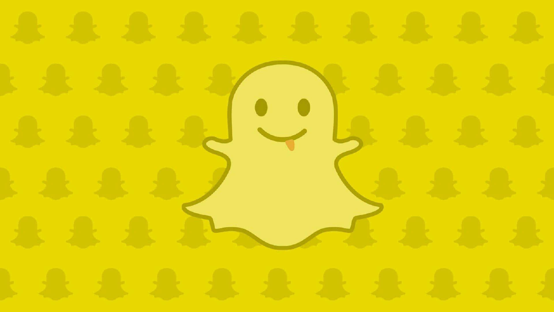 Snapchat 桌布 壁紙 — 一個伸出舌頭的開心黃色鬼魂漂浮在重複鬼魂圖案上，背景為亮黃色。