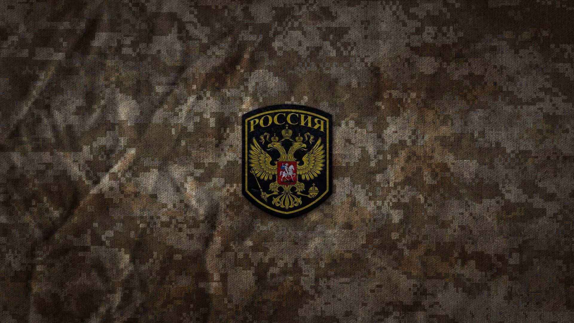 Russia 桌布 壁紙 — 一個俄羅斯軍事徽章，雙頭鷹標誌居中，背景為像素化迷彩布料。