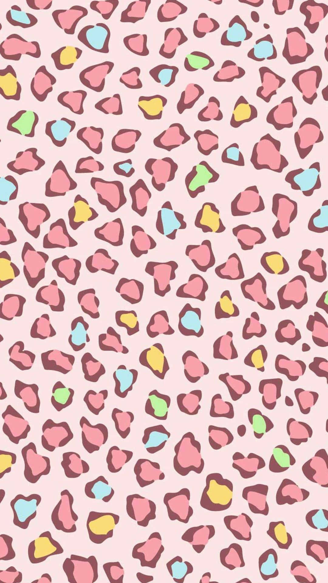 Aesthetic Cute Cheetah Print 桌布 壁紙 — 一個俏皮的粉彩豹紋圖案，在淺粉紅色背景上帶有粉紅色、棕色和多彩的斑點。