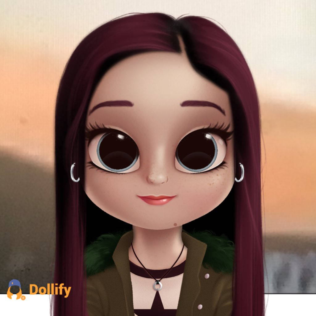Dollify 桌布 壁紙 — 一個像娃娃的女孩，擁有栗色頭髮和大而有表現力的眼睛，在溫暖的日落背景下溫柔地微笑。