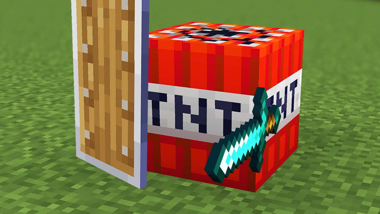 遊戲 桌布 壁紙 — 一個像素化的Minecraft TNT方塊，插著一把鑽石劍，放在草地上木門旁邊。