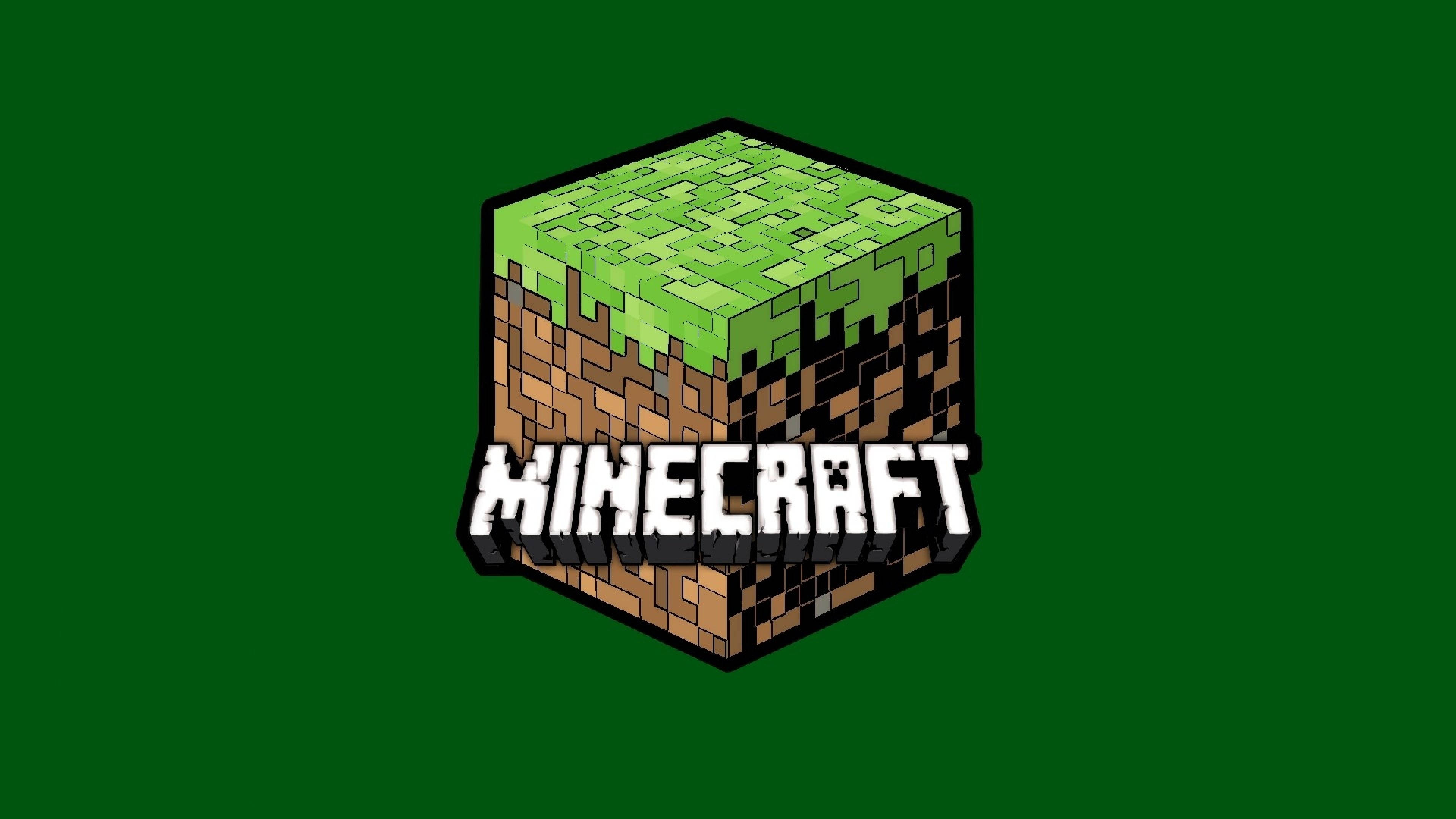 4K Minecraft 壁紙 桌布 壁紙 — 一個像素化的Minecraft標誌，特點是帶有泥土層的草方塊，背景為純綠色。