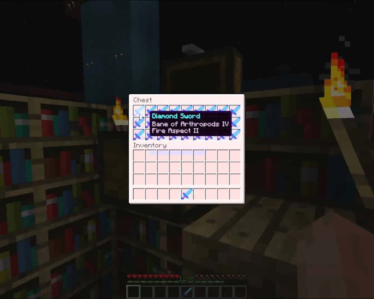 我的世界 鑽石 桌布 壁紙 — 一個像素化的Minecraft玩家在夜晚打開一個光線昏暗的圖書館中的箱子，露出一把帶有火焰附魔的鑽石劍。