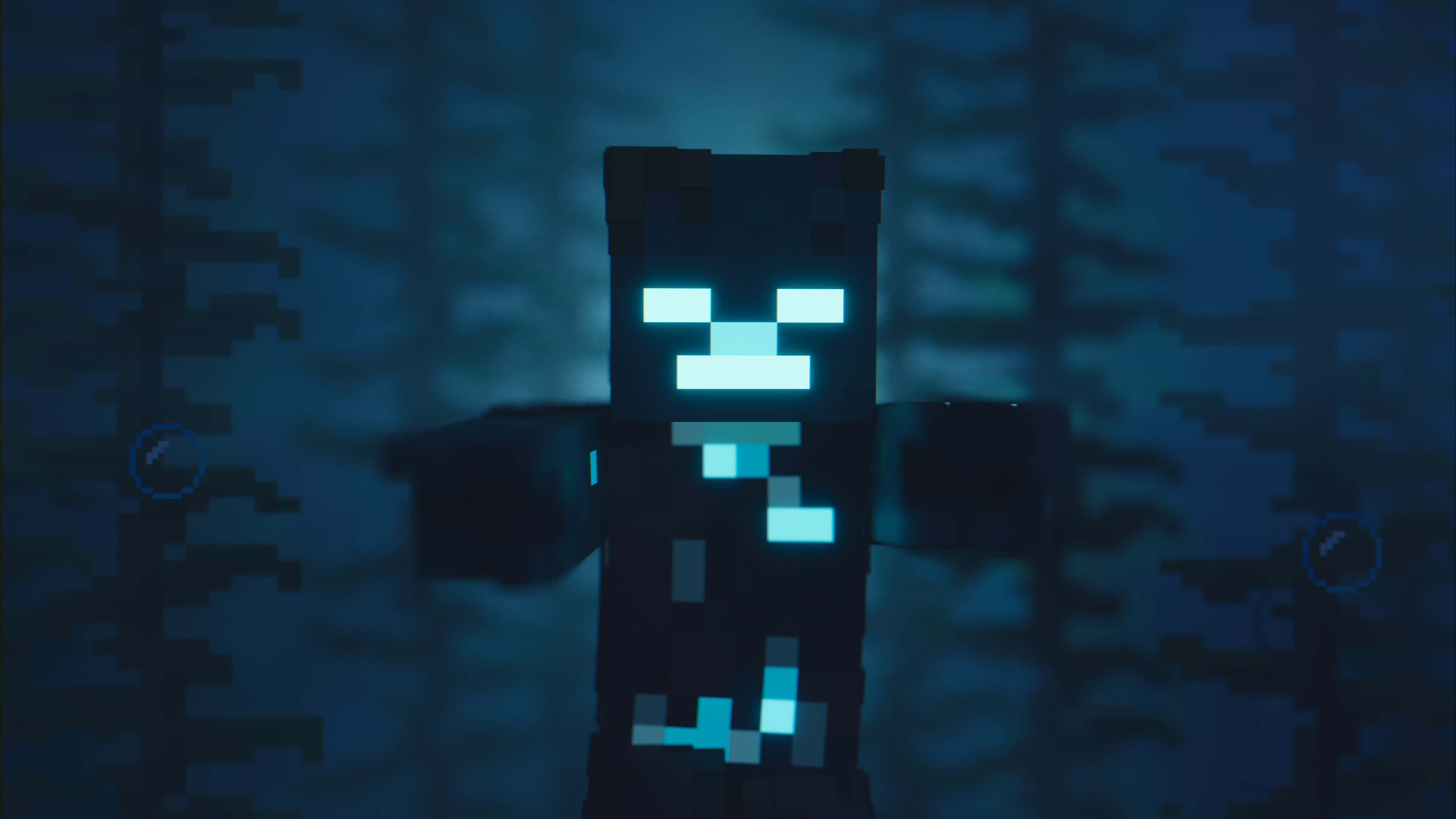 Minecraft Aesthetic 桌布 壁紙 — 一個像素化的Minecraft終界使者站在黑暗的森林中，擁有發光的藍色眼睛和四肢，背景是模糊的樹木。