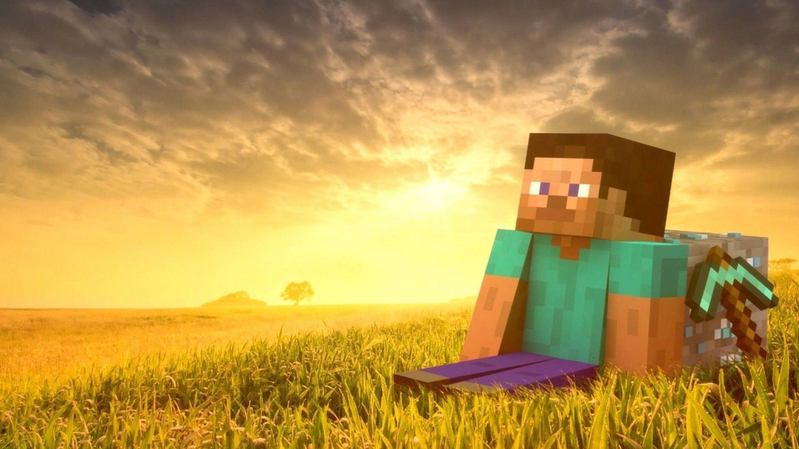 Minecraft Shaders 桌布 壁紙 — 一個像素化的Minecraft角色坐在夕陽下的草地上，手持鑽石劍和紫色書本。