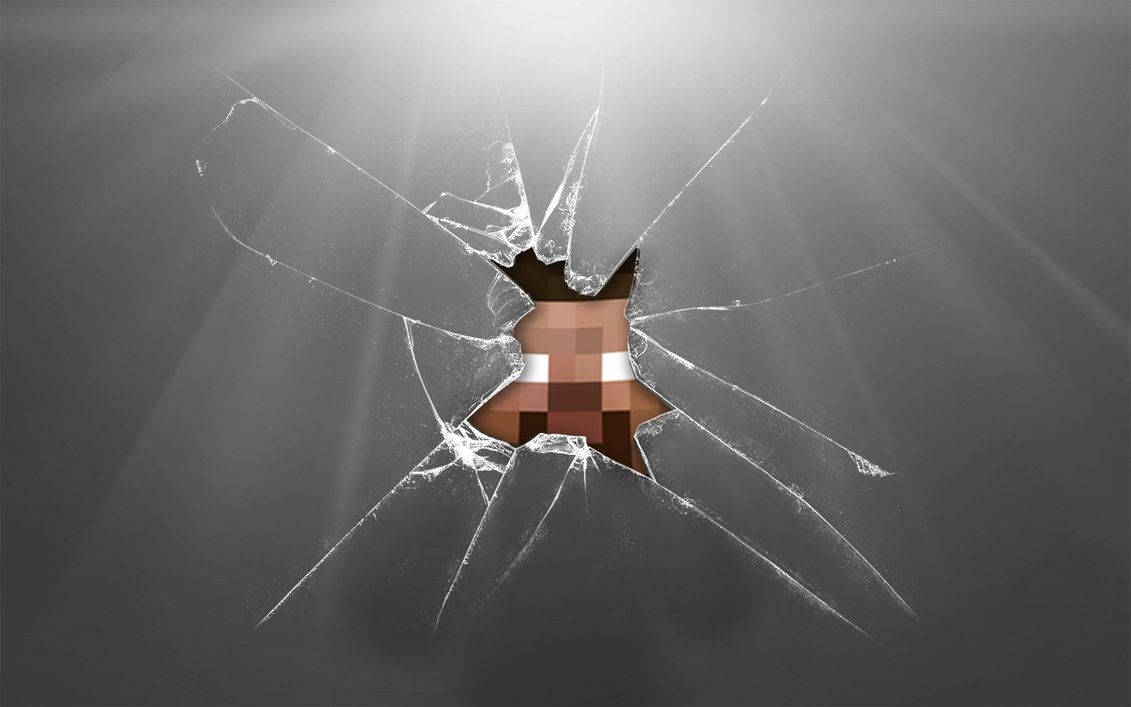 Herobrine 桌布 壁紙 — 一個像素化的Minecraft角色透過破碎的玻璃窗窺視，背後有明亮的光芒照射出來。