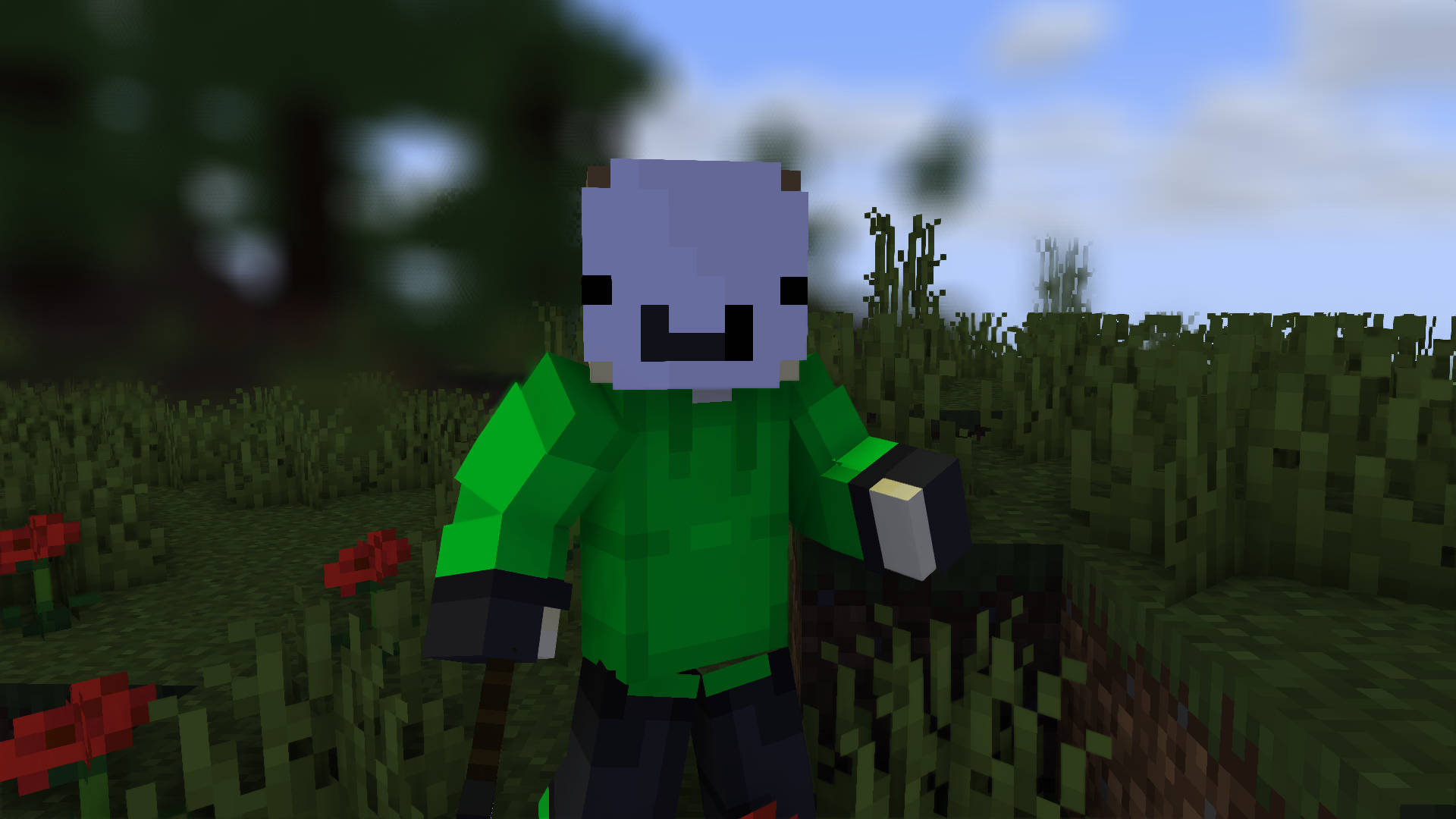 Minecraft角色穿著綠色襯衫站在有紅色花朵的草地上