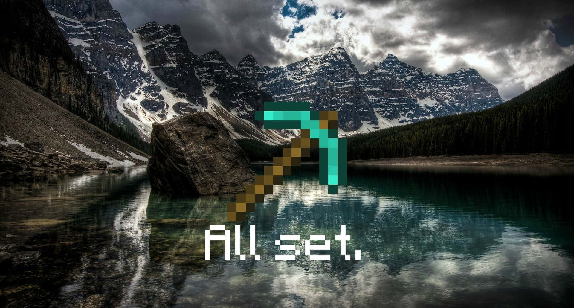 1920X1080 桌布 壁紙 — 一個像素化的Minecraft鎬漂浮在寧靜的山湖上，反射著暴風雨的天空和積雪的山峰。