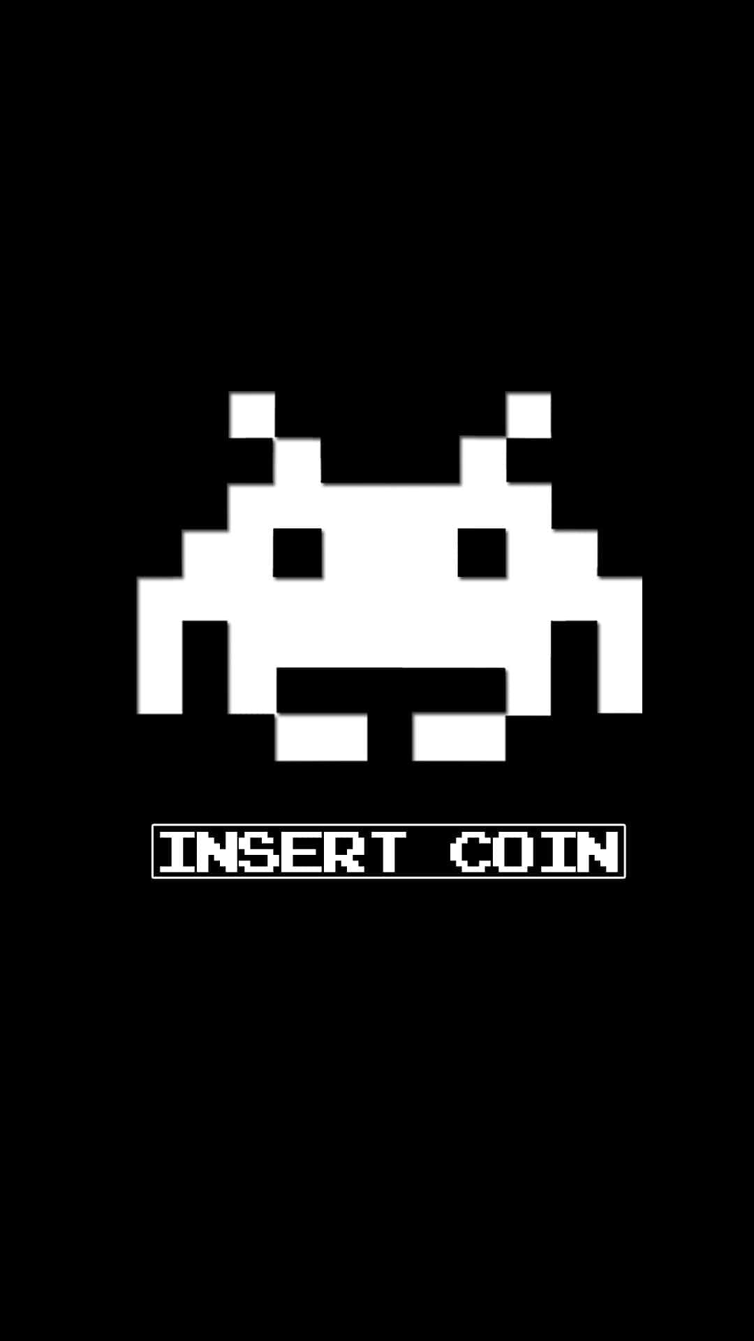 arcade 桌布 壁紙 — 一個像素化的白色外星飛船，背景為黑色，帶有「INSERT COIN」文字。
