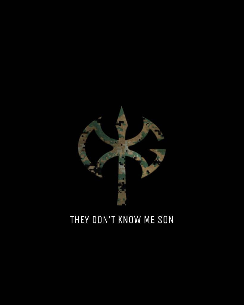 一個像素化的迷彩符號，在黑色背景上有文字 they don't know me son。 — 勵志動圖 壁紙
