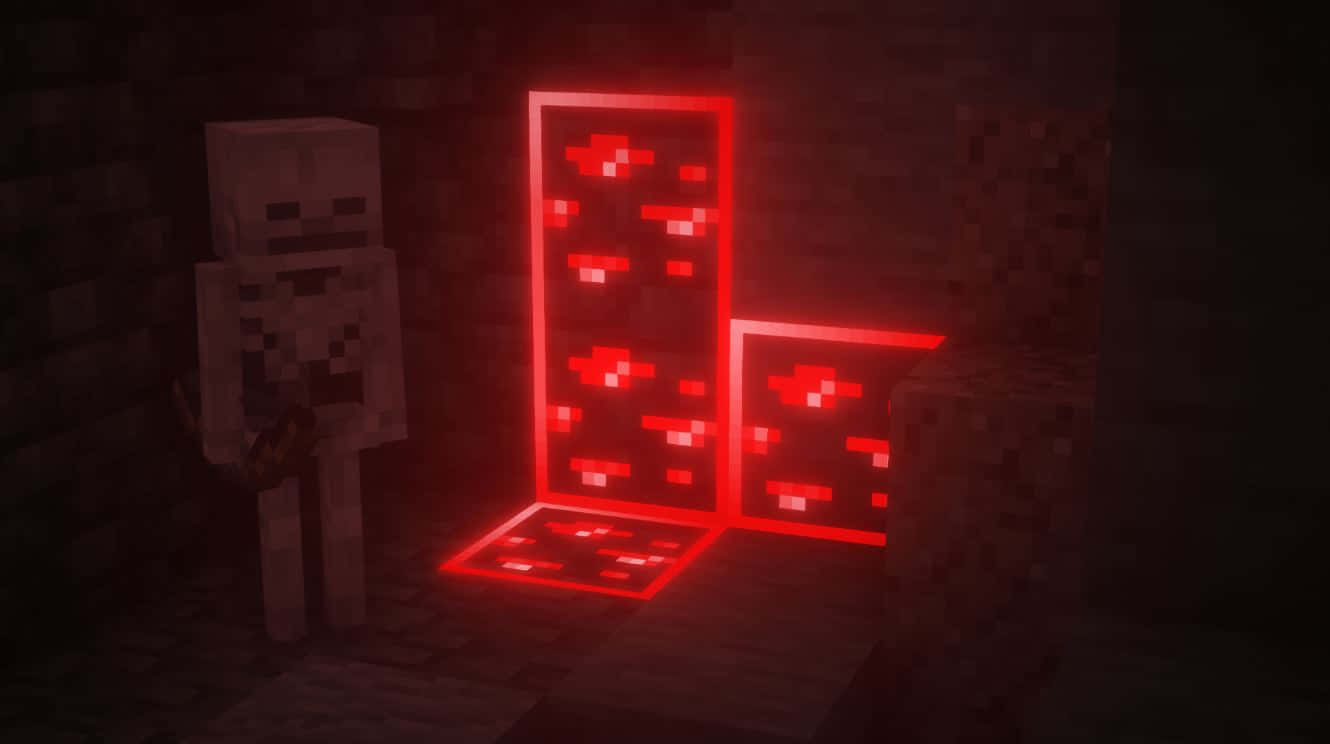 Minecraft Redstone 桌布 壁紙 — 一個像素化的骷髏站在黑暗的石室中，旁邊是發光的紅色地獄傳送門方塊。