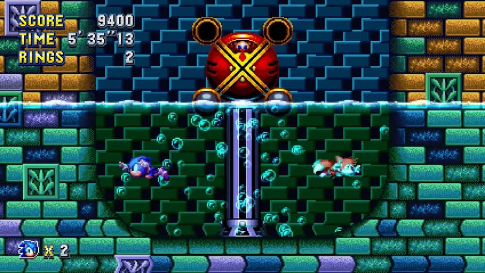 Sonic Hydrocity Zone 桌布 壁紙 — 一個像素化遊戲場景顯示索尼克在水下，靠近中央管道，上方有一個紅色頭目敵人。