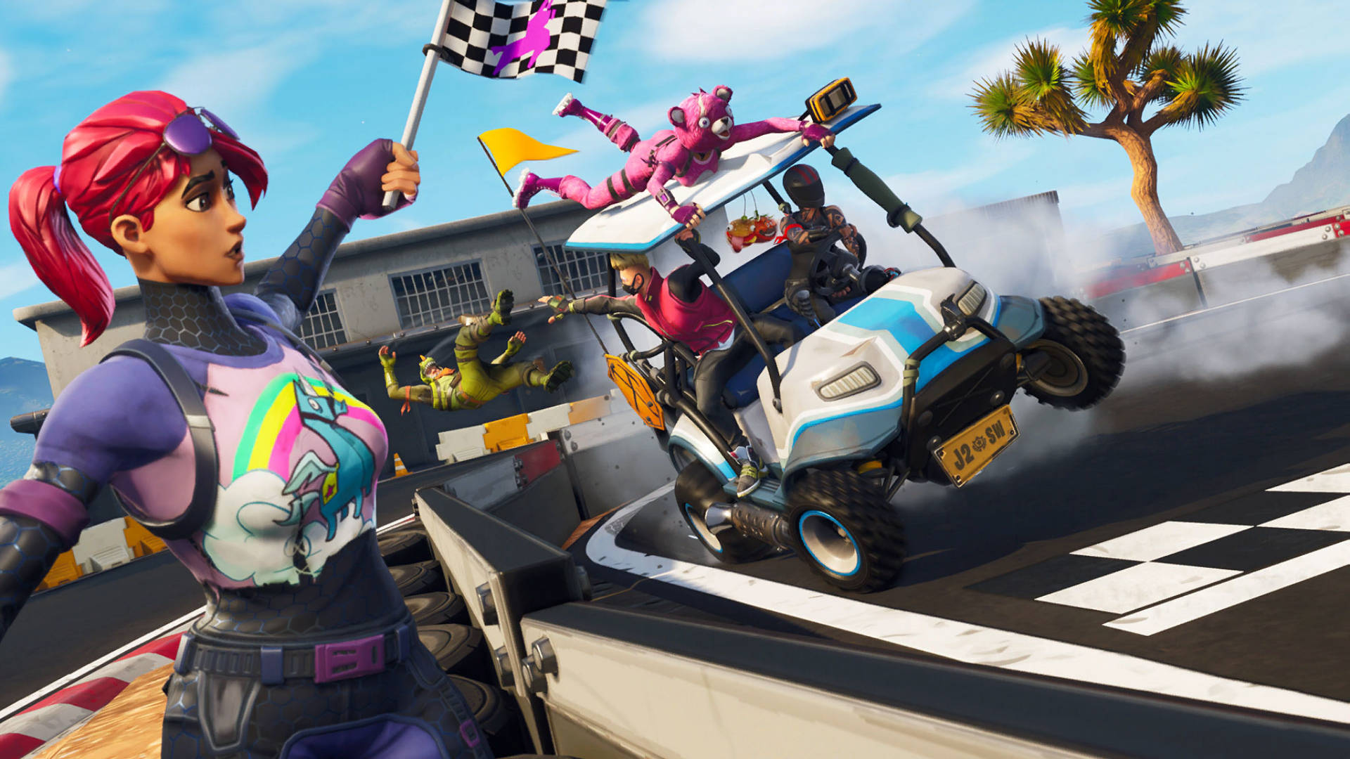 Fortnite Battle Royale 桌布 壁紙 — 一個充滿活力的Fortnite賽車場景，粉紅色頭髮的賽車手揮舞著格子旗，高爾夫球車在空中翻轉，乘客飛出。
