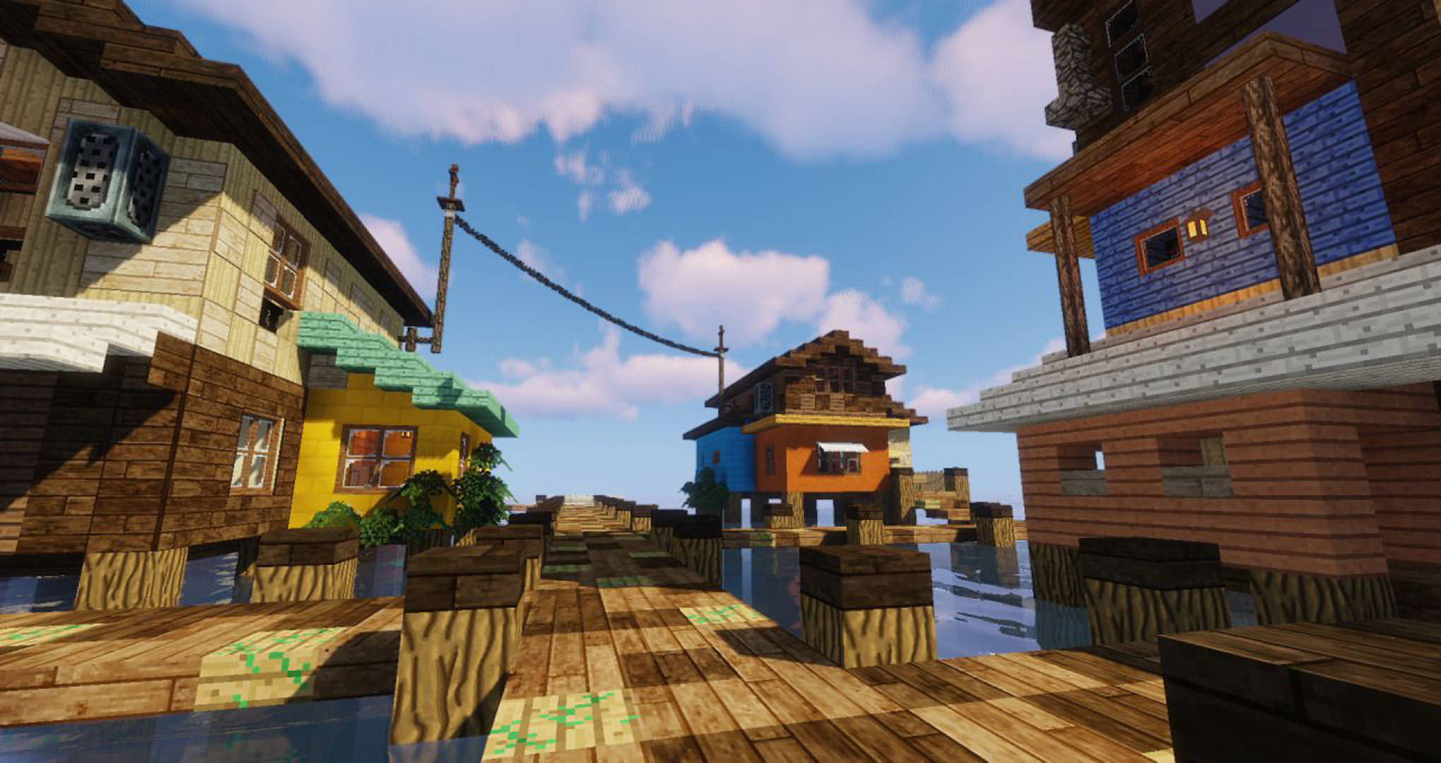 房屋 桌布 壁紙 — 一個充滿活力的Minecraft村莊，木屋建在水上的高蹺上，天空湛藍，雲朵蓬鬆。