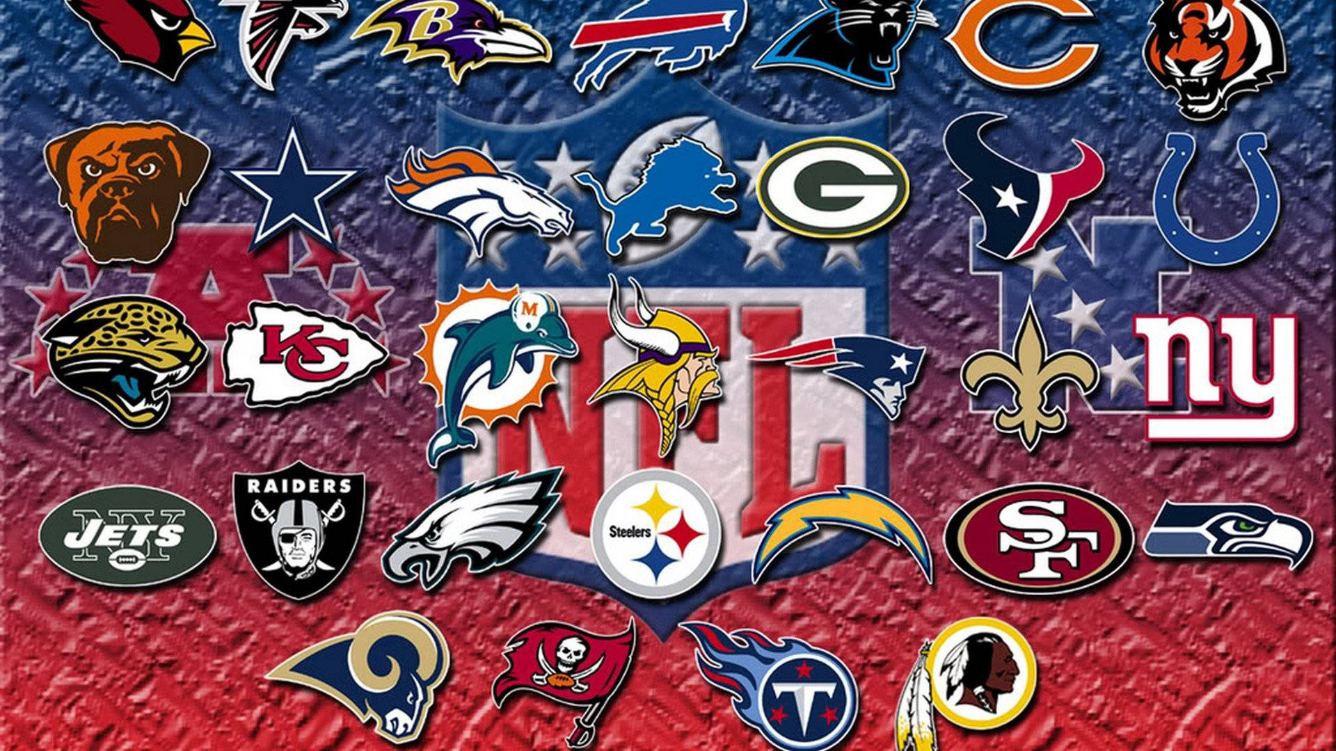 NFL Teams 桌布 壁紙 — 一個充滿活力的NFL球隊標誌拼貼畫，排列在有紋理的紅色和藍色背景上。