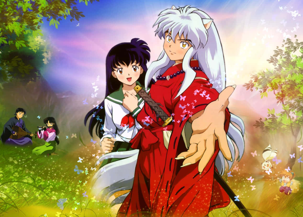 犬夜叉 桌布 壁紙 — 一個充滿活力的動漫場景，銀髮惡魔領主穿著紅色和服，與黑髮女學生一起站在一個閃爍著蝴蝶的魔法森林中。