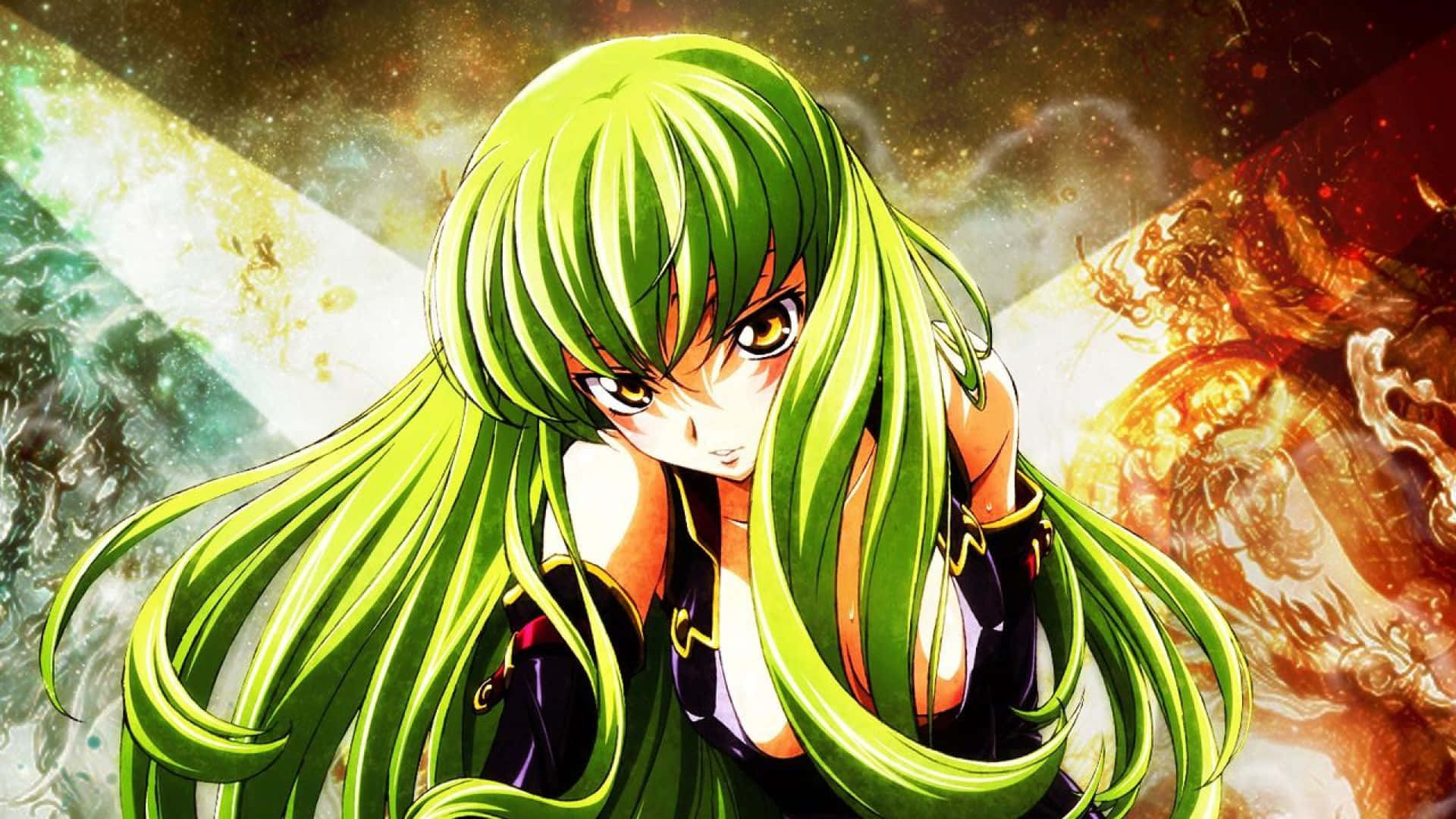 Code Geass C.c. 桌布 壁紙 — 一個充滿活力的動漫女孩，擁有長長的綠色頭髮和金色的眼睛，在旋轉的綠色和火熱橙色能量的宇宙背景下向前凝視。