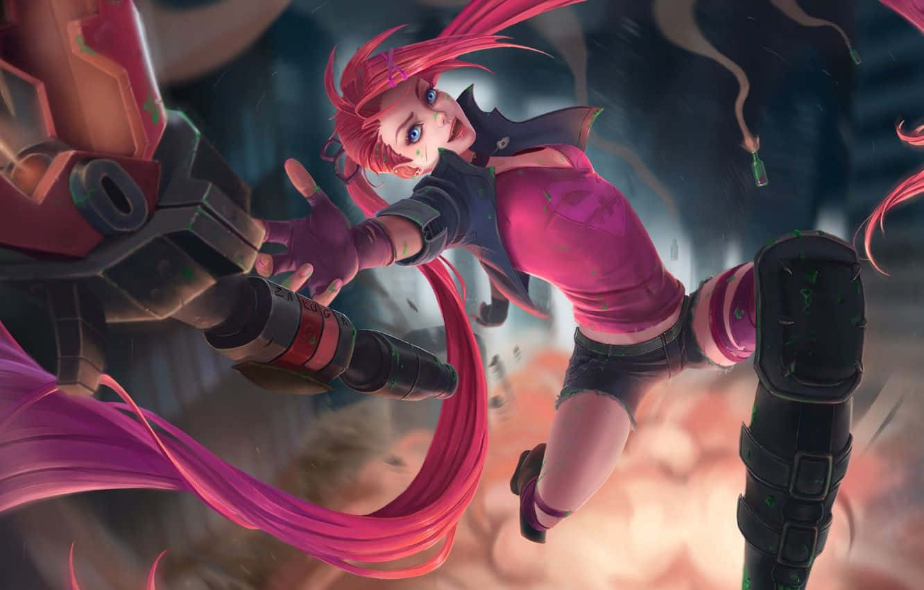 Jinx 桌布 壁紙 — 一個充滿活力的動漫女孩，粉紅色頭髮和未來裝備，用機械肢體動態地跳過煙霧瀰漫的戰場。
