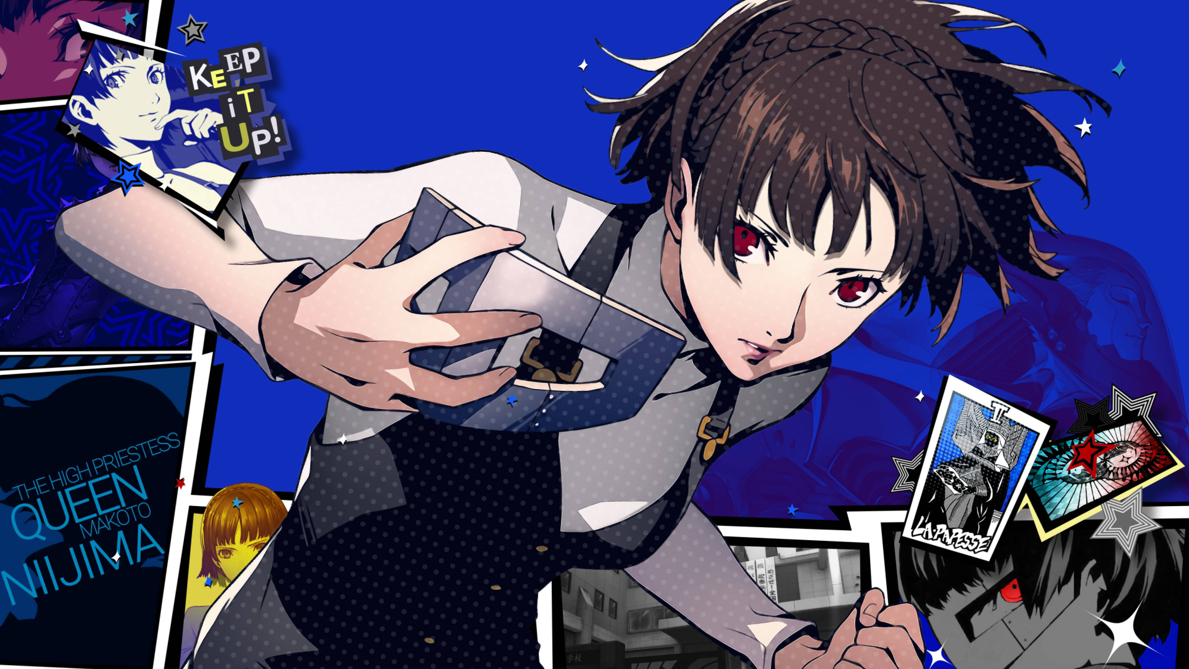 女神異聞錄5 桌布 壁紙 — 一個充滿活力的動漫女孩，紅眼睛，辮子頭髮，手持一張卡牌，周圍漂浮著塔羅牌和漫畫面板，背景是深藍色。