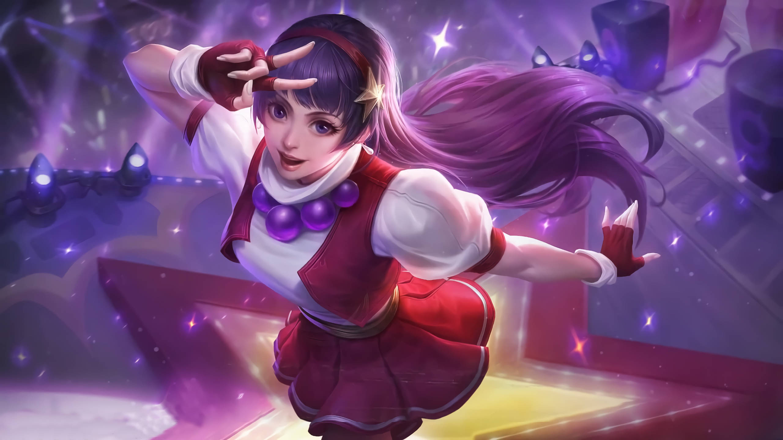 Mobile Legends 動態圖 桌布 壁紙 — 一個充滿活力的動漫女孩，紫色頭髮和紅色服裝，在閃爍的紫色燈光和發光的舞台設備中擺姿勢。