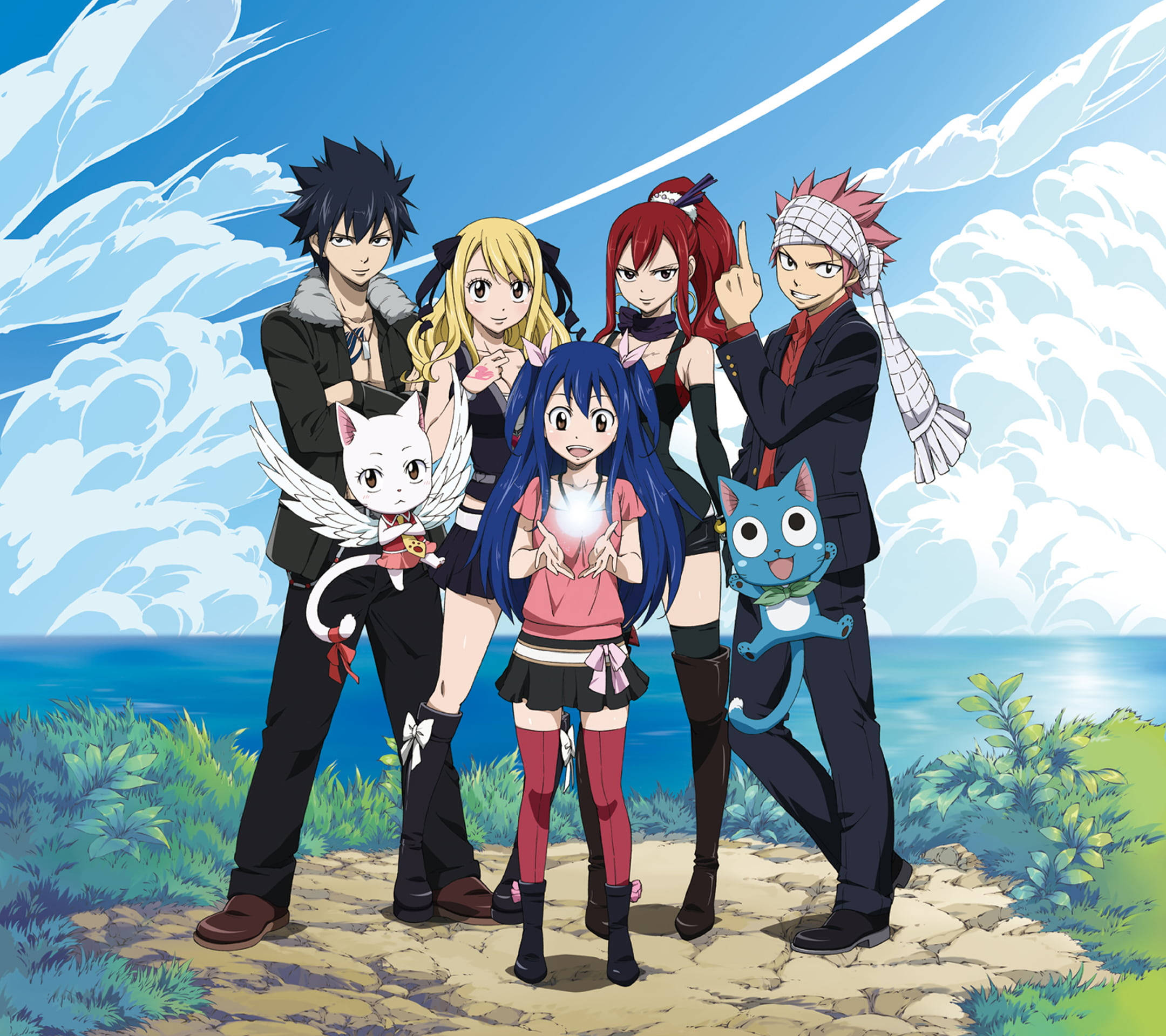 Fairy Tail Characters 桌布 壁紙 — 一個充滿活力的動漫群體，由五個角色和兩隻貓組成，在岩石海灘上，背景是明亮的藍天和蓬鬆的白雲。