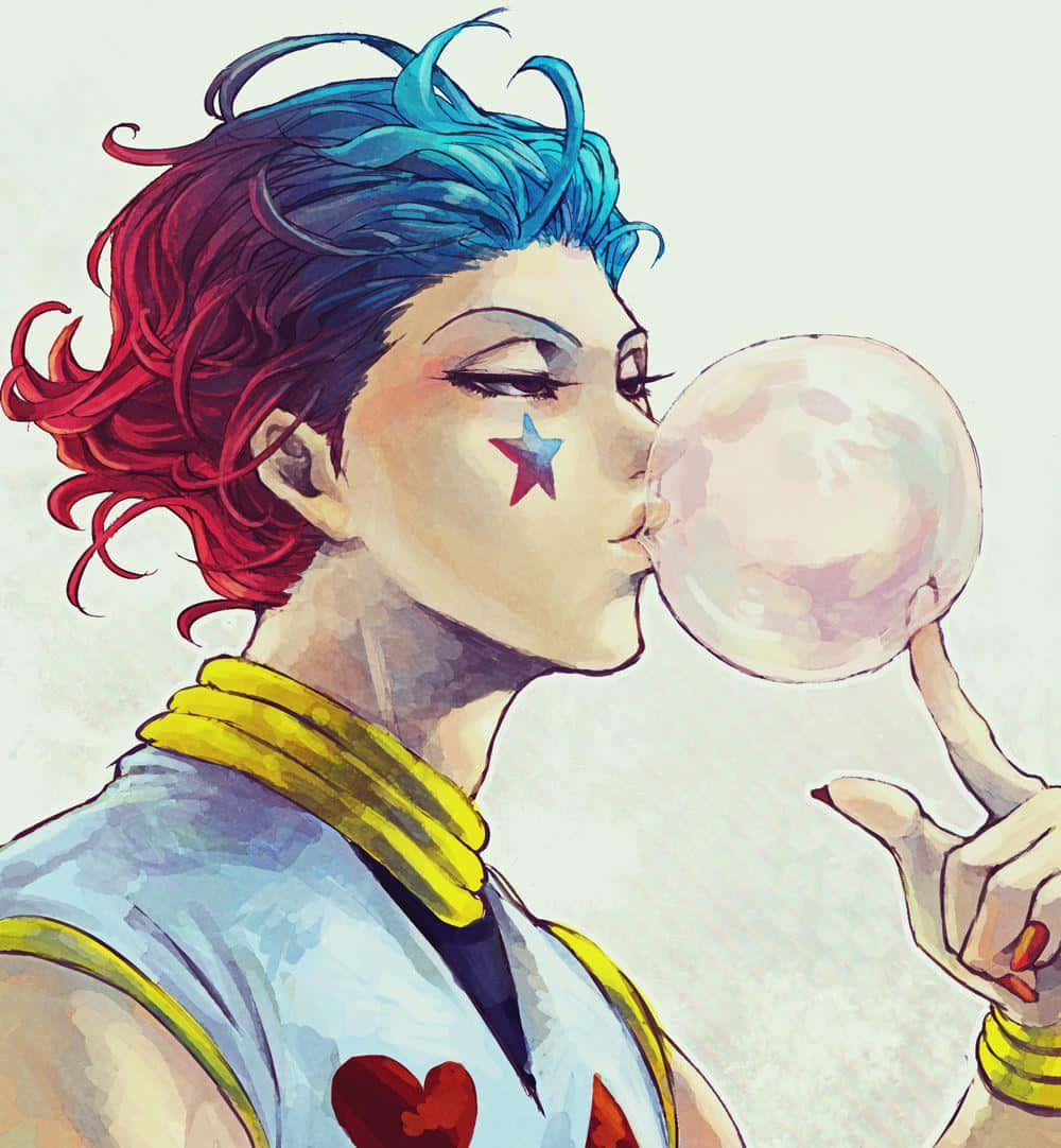 Hisoka Morow 桌布 壁紙 — 一個充滿活力的動漫角色，擁有紅色和藍色的頭髮，穿著帶有心形圖案的襯衫，吹著一個大泡泡糖泡泡。