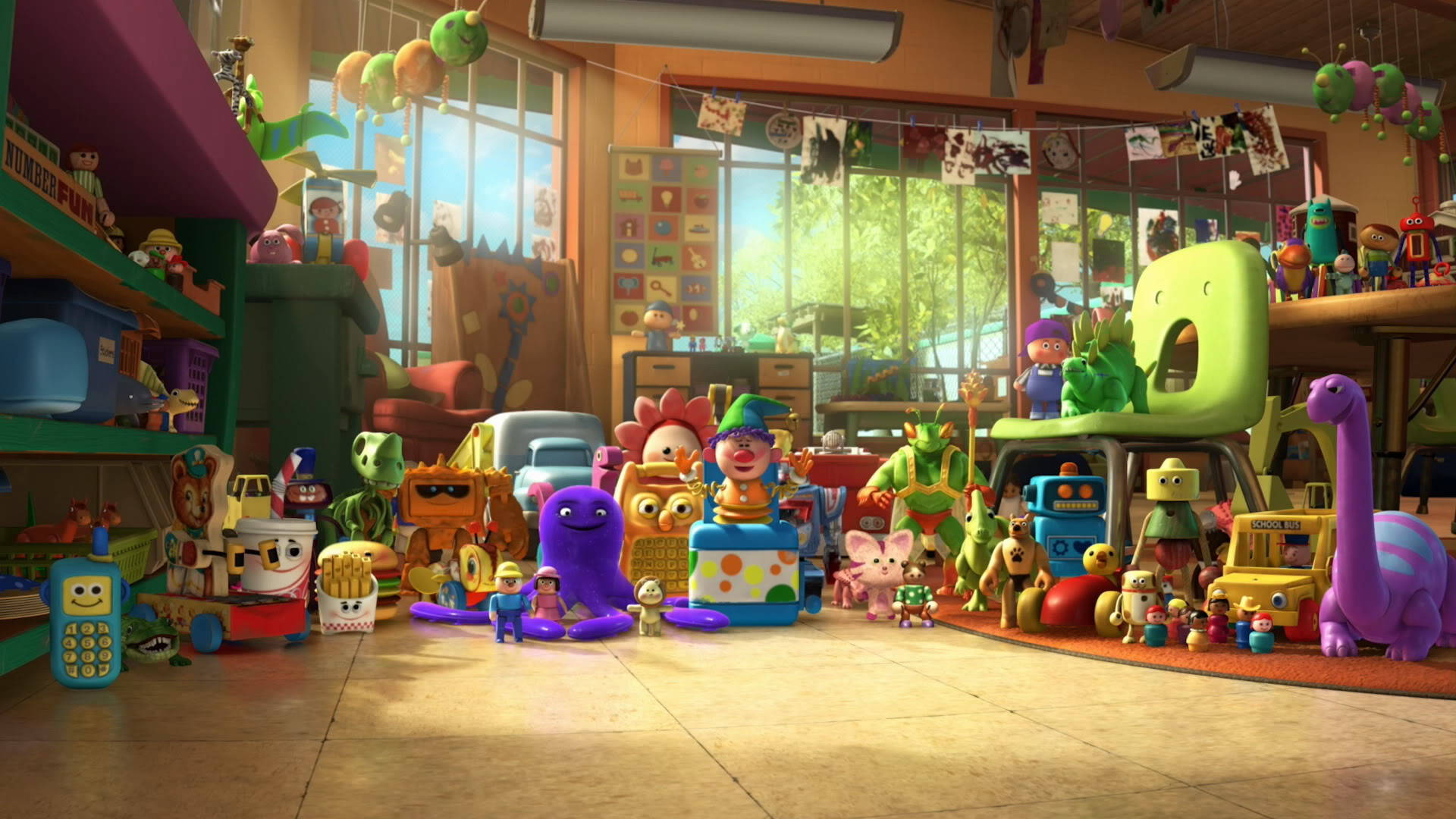 Toy Story 3 桌布 壁紙 — 一個充滿活力的動畫玩具房，充滿色彩繽紛的角色和玩具，沐浴在大窗戶透進的溫暖陽光中。