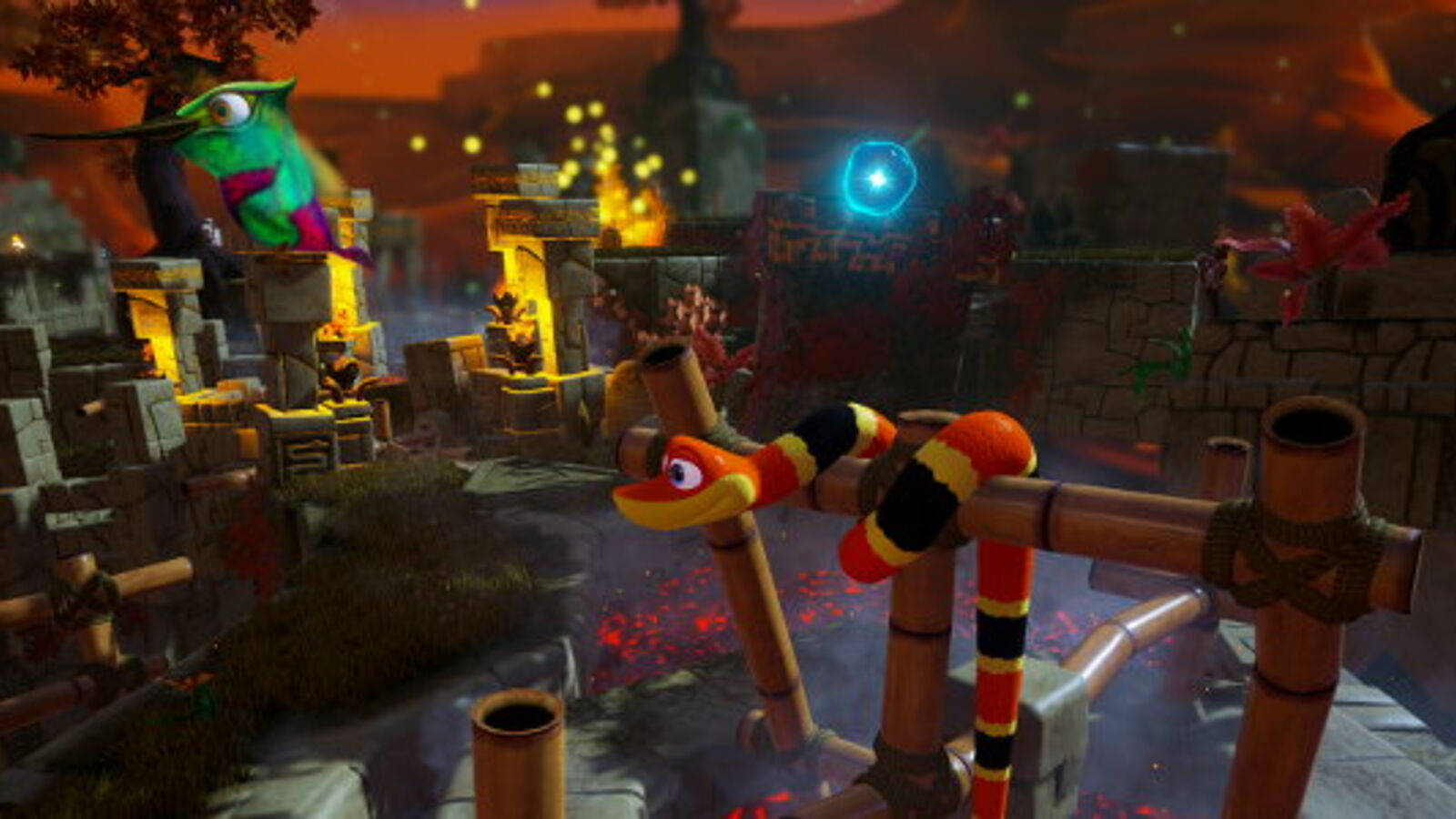 game 桌布 壁紙 — 一個充滿活力的叢林寺廟場景，有一條色彩繽紛的蛇角色在火橙色天空下穿梭於竹管之間。