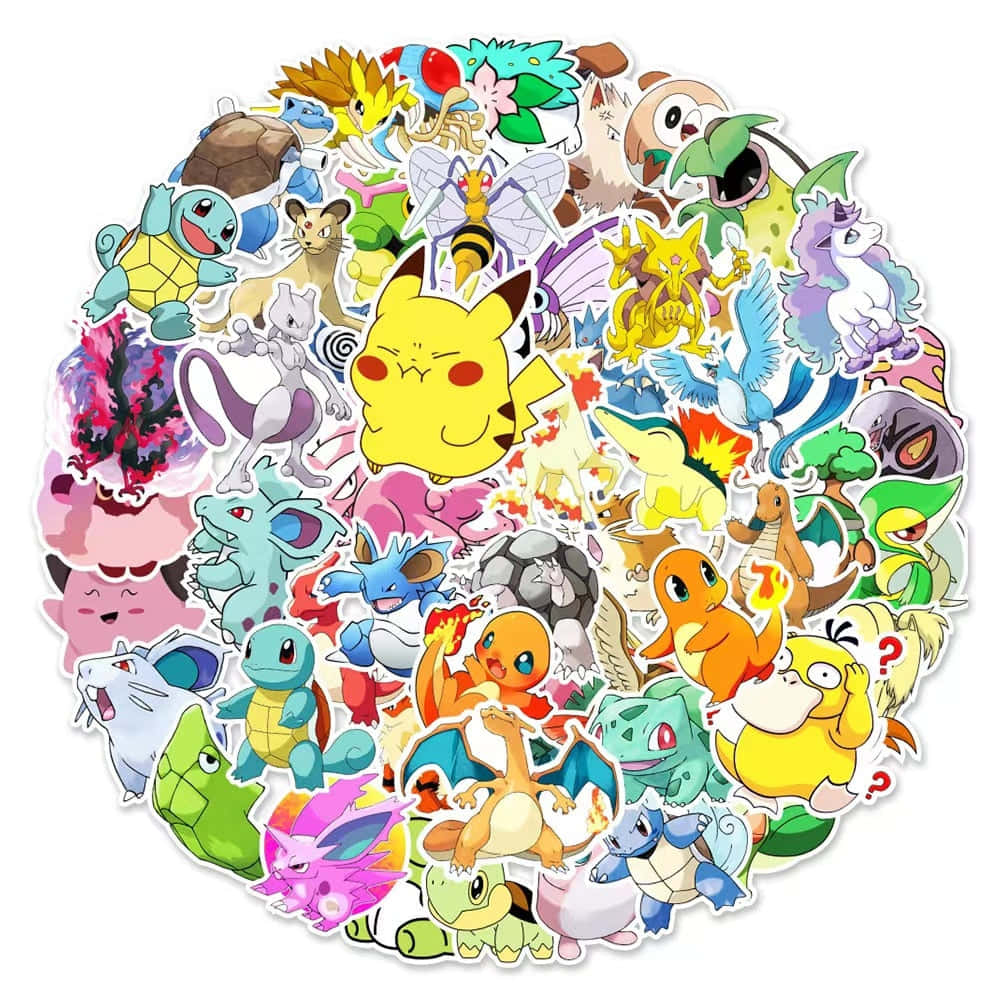 Pokemon Stickers 桌布 壁紙 — 一個充滿活力的圓形拼貼畫，以皮卡丘為中心，周圍環繞著數十種其他標誌性生物的彩色 Pokémon 貼紙。
