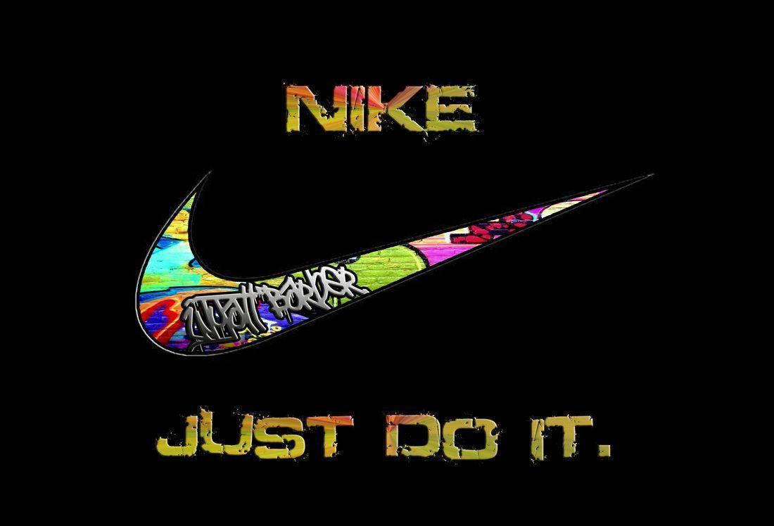 Cool Nike 桌布 壁紙 — 一個充滿活力的塗鴉風格Nike勾勾，帶有「JUST DO IT」文字，背景為黑色。