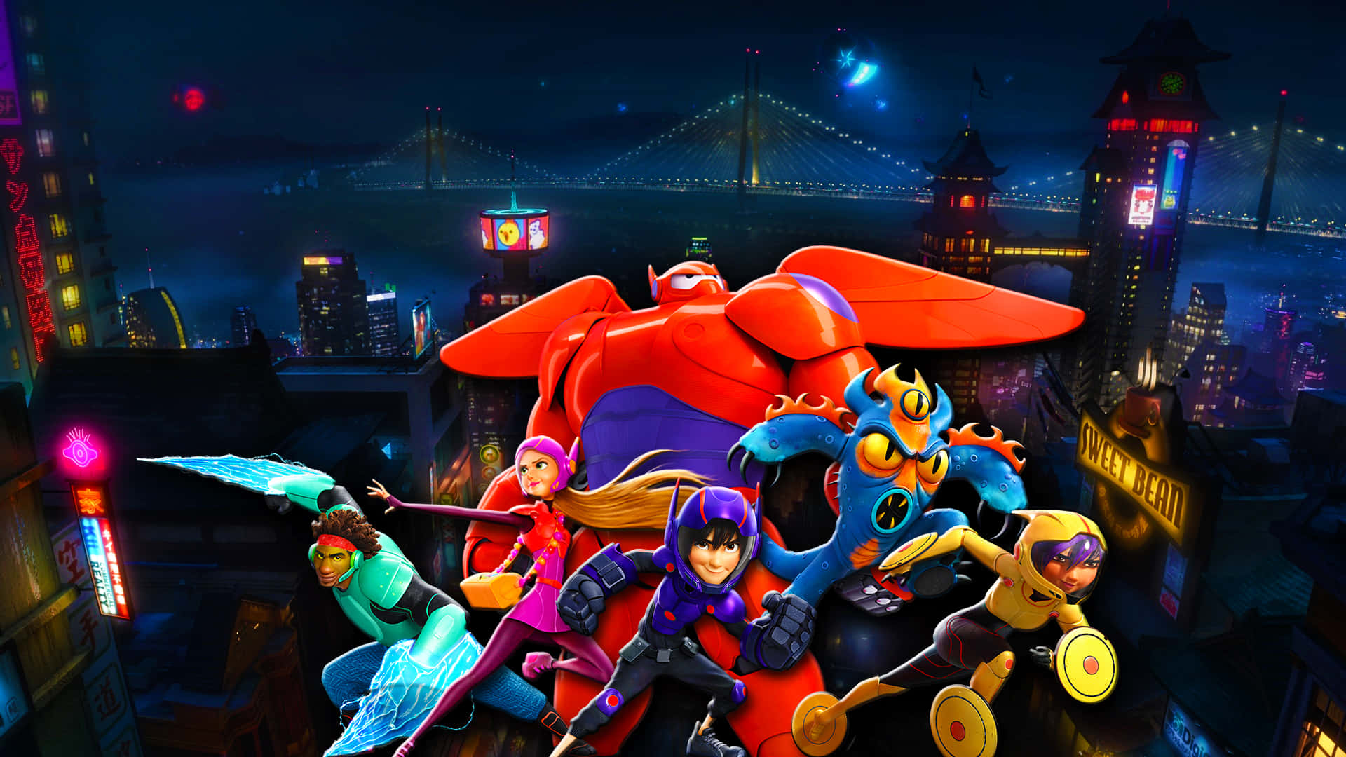 大英雄天團 桌布 壁紙 — 一個充滿活力的夜景，Big Hero 6 英雄們以動感姿勢，背景是閃爍著霓虹燈和橋樑的未來城市景觀。