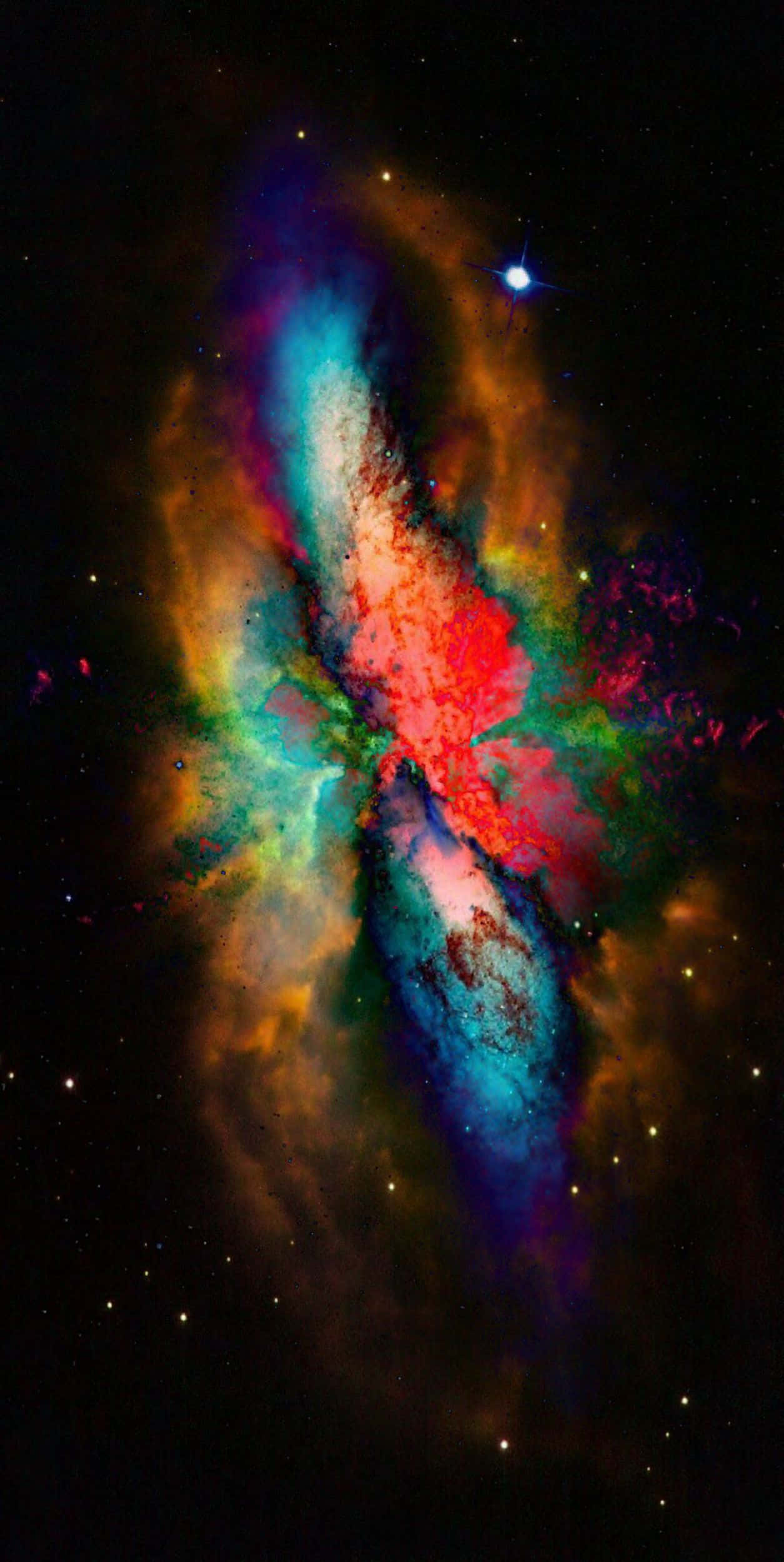 太空 桌布 壁紙 — 一個充滿活力的宇宙星雲，以火紅、藍綠和金色色調在繁星點點的黑色虛空中旋轉。