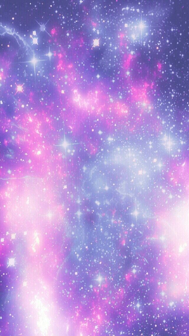 女孩感手機 桌布 壁紙 — 一個充滿活力的宇宙星雲，以粉紅色、紫色和藍色調旋轉，點綴著閃爍的星星，背景是深邃的太空。